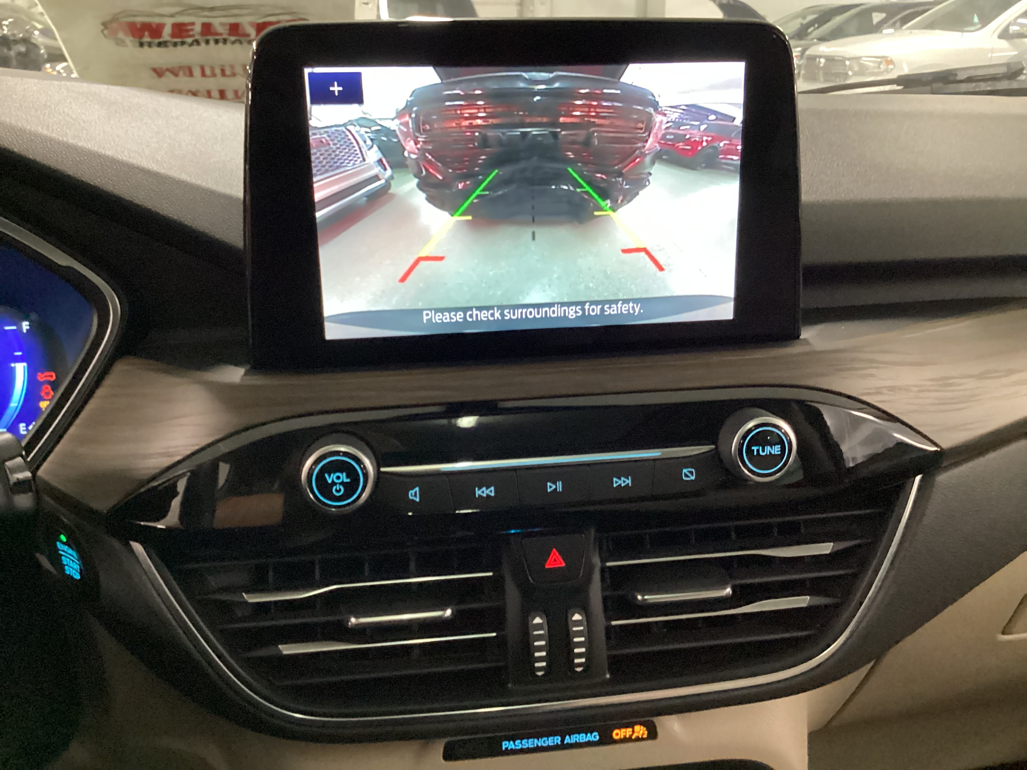 2020 FORD Escape Titanium 4WD - Image 13