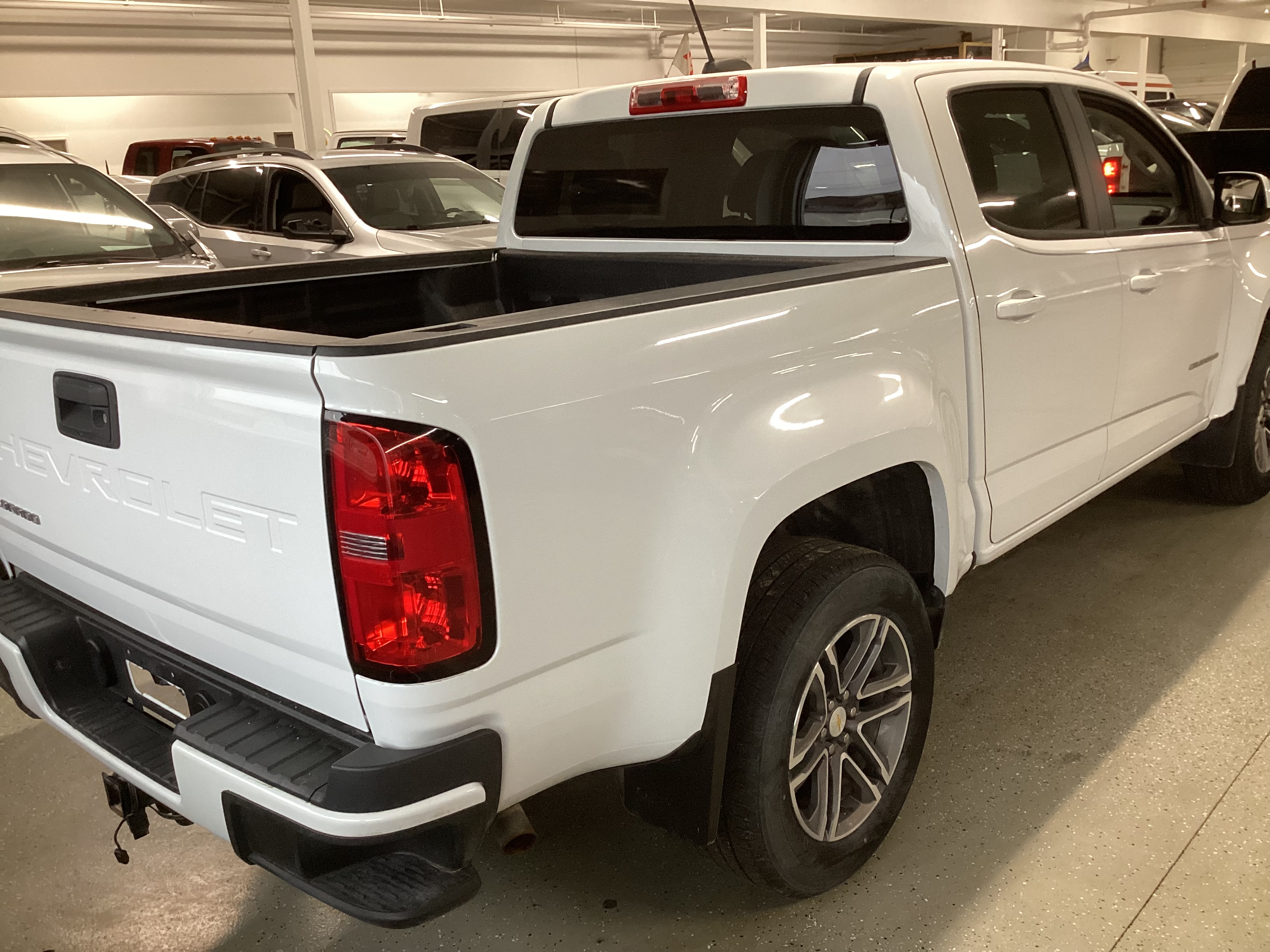 2021 CHEVROLET Colorado Work Truck Crew Cab - Image 3