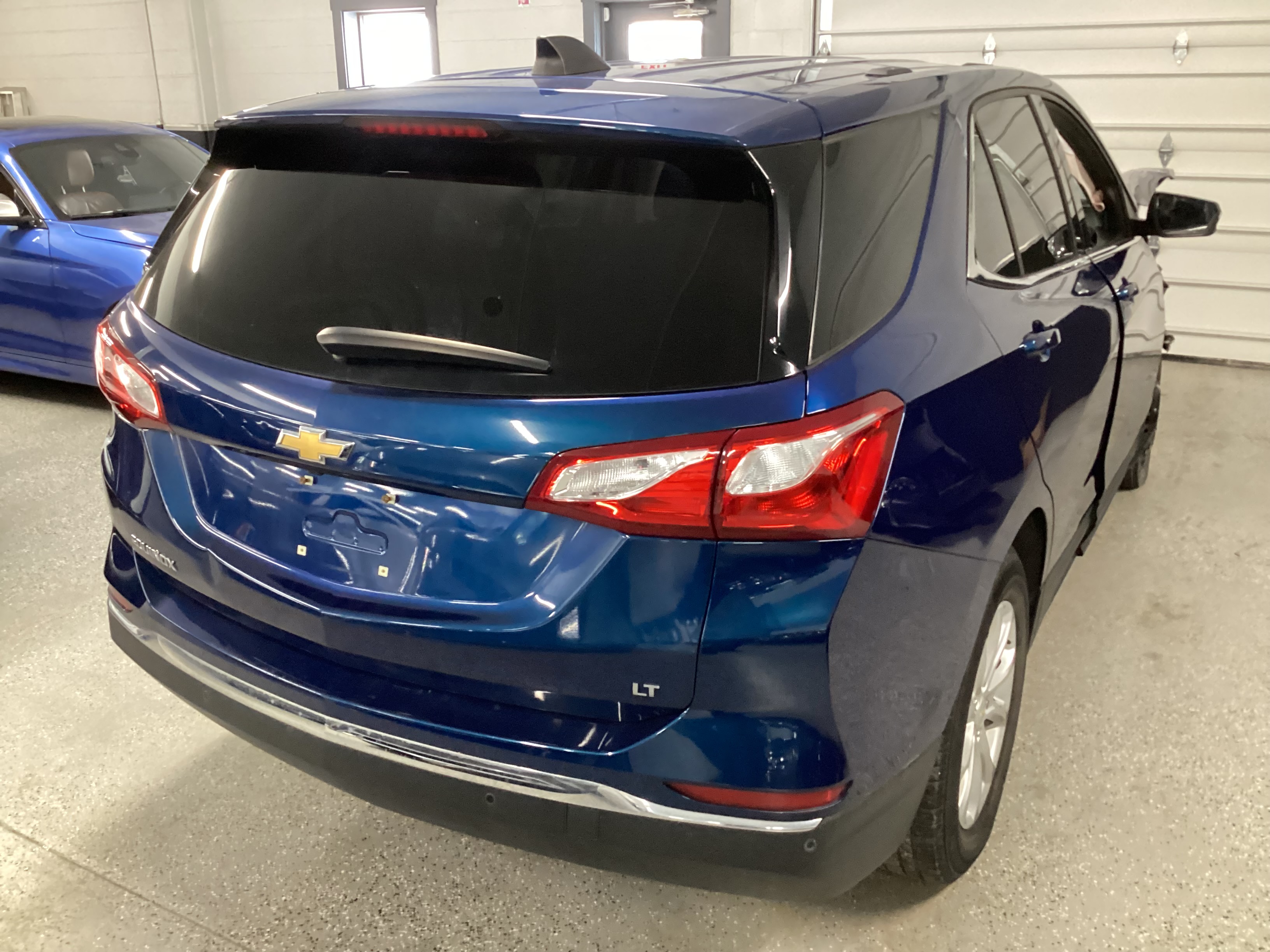 2019 CHEVROLET Equinox LT - Image 3