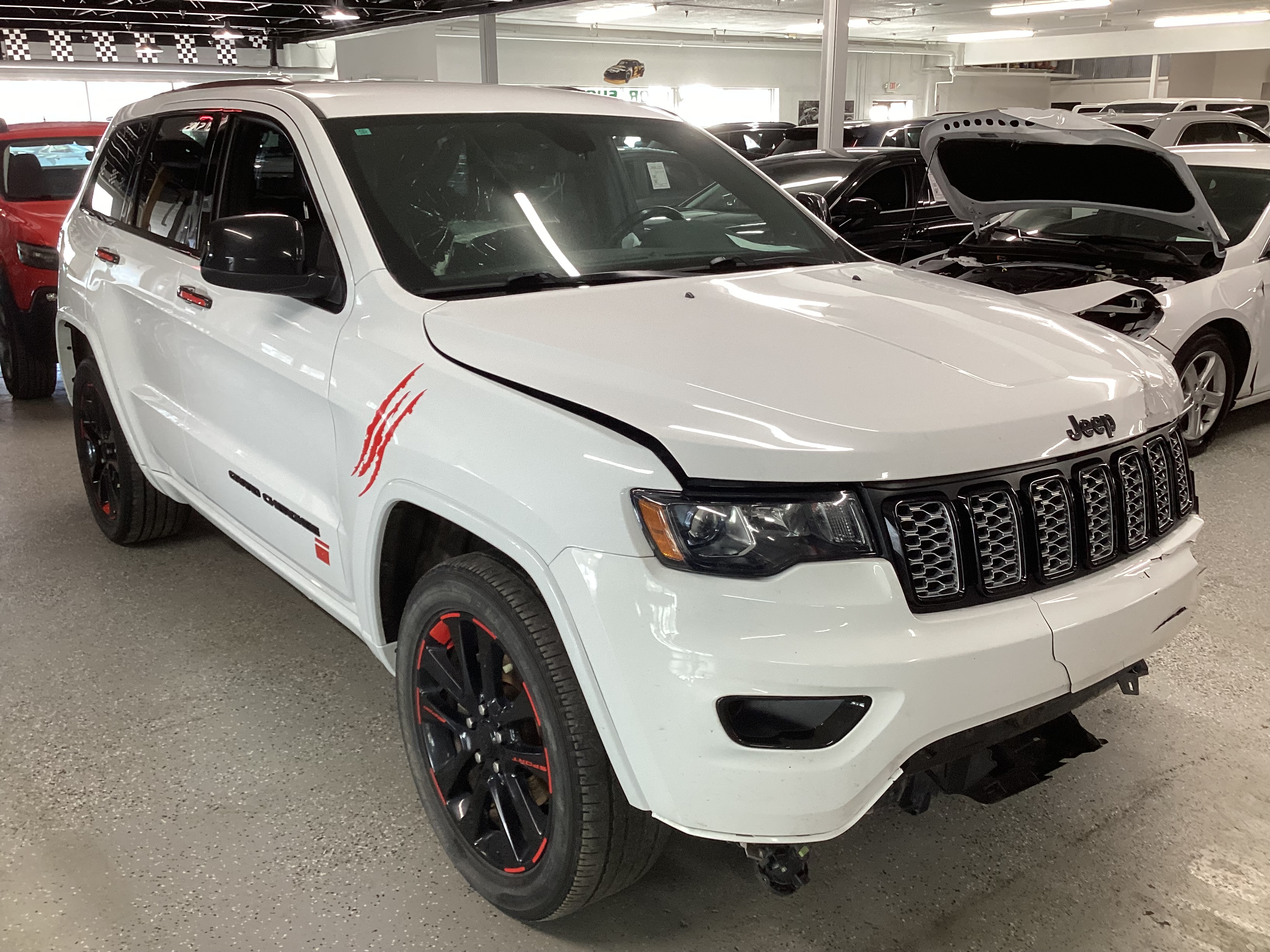2019 JEEP Grand Cherokee Altitude 4WD - Image 4