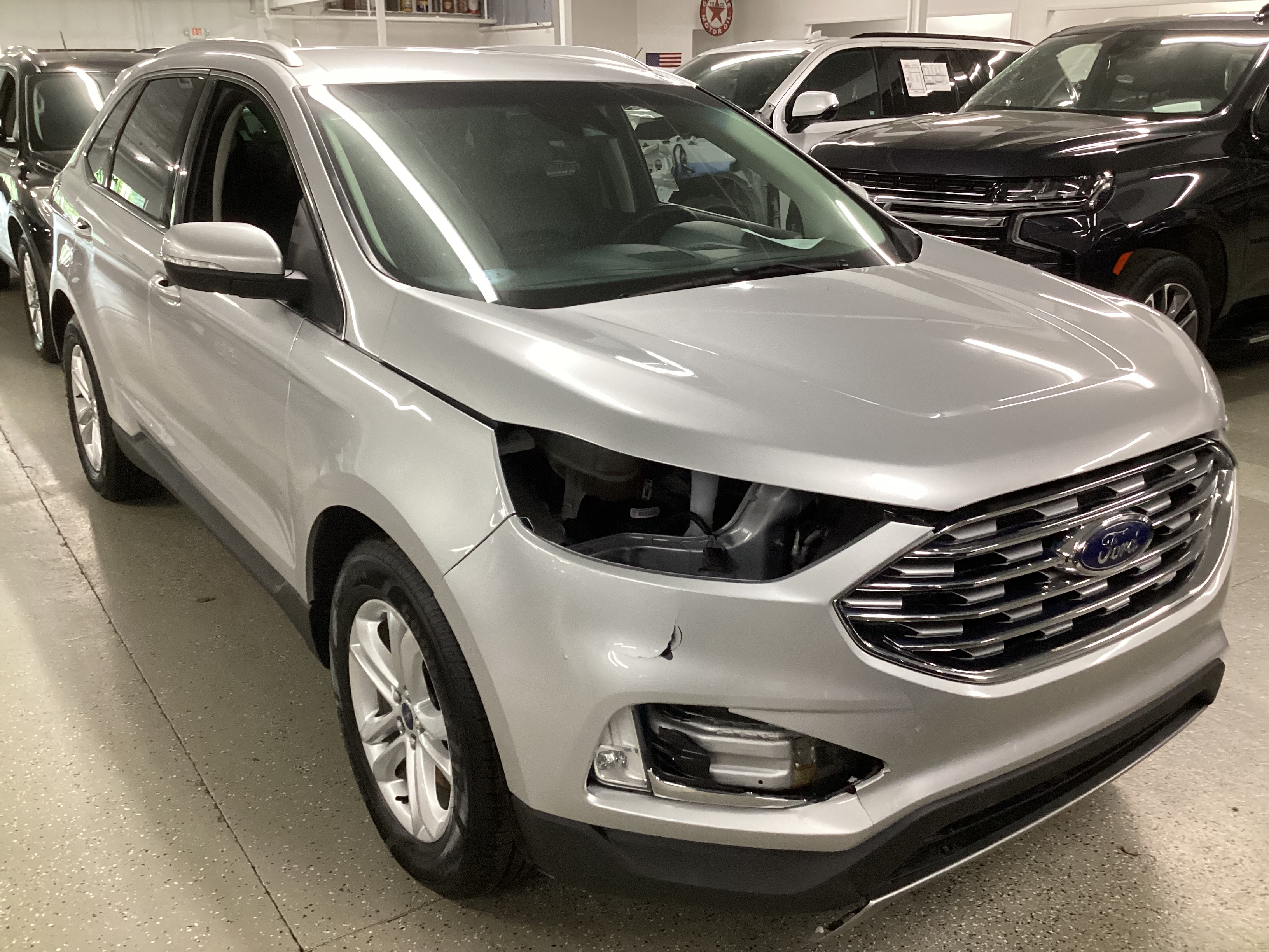 2019 FORD Edge SEL AWD - Image 4