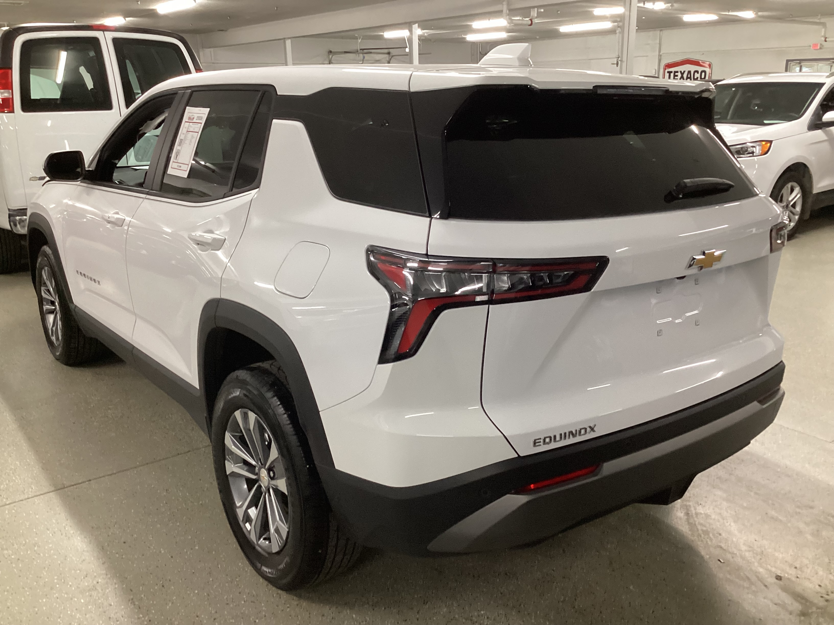 2026 CHEVROLET Equinox LT - Image 2