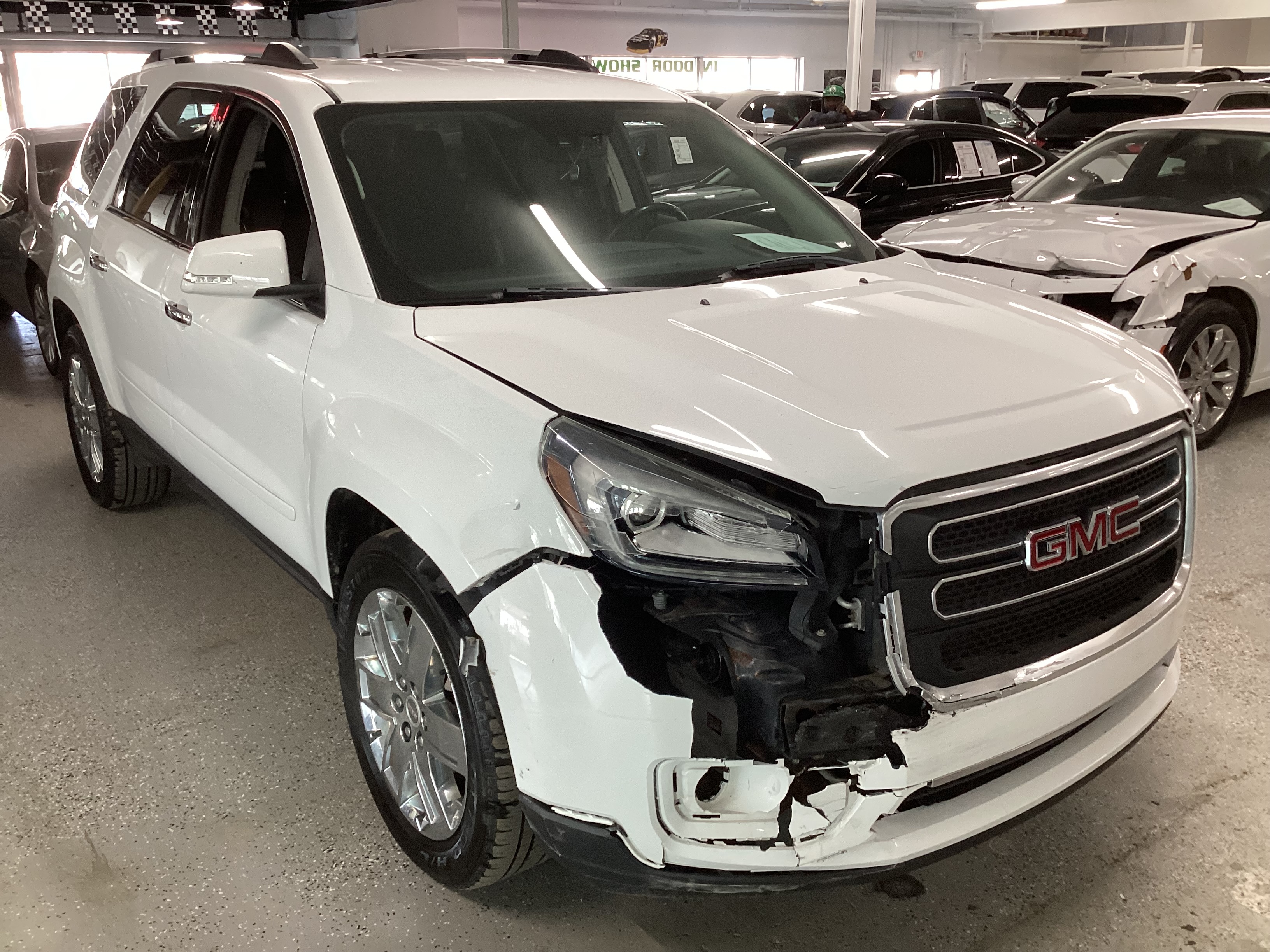 2017 GMC Acadia Limited SLT AWD - Image 4