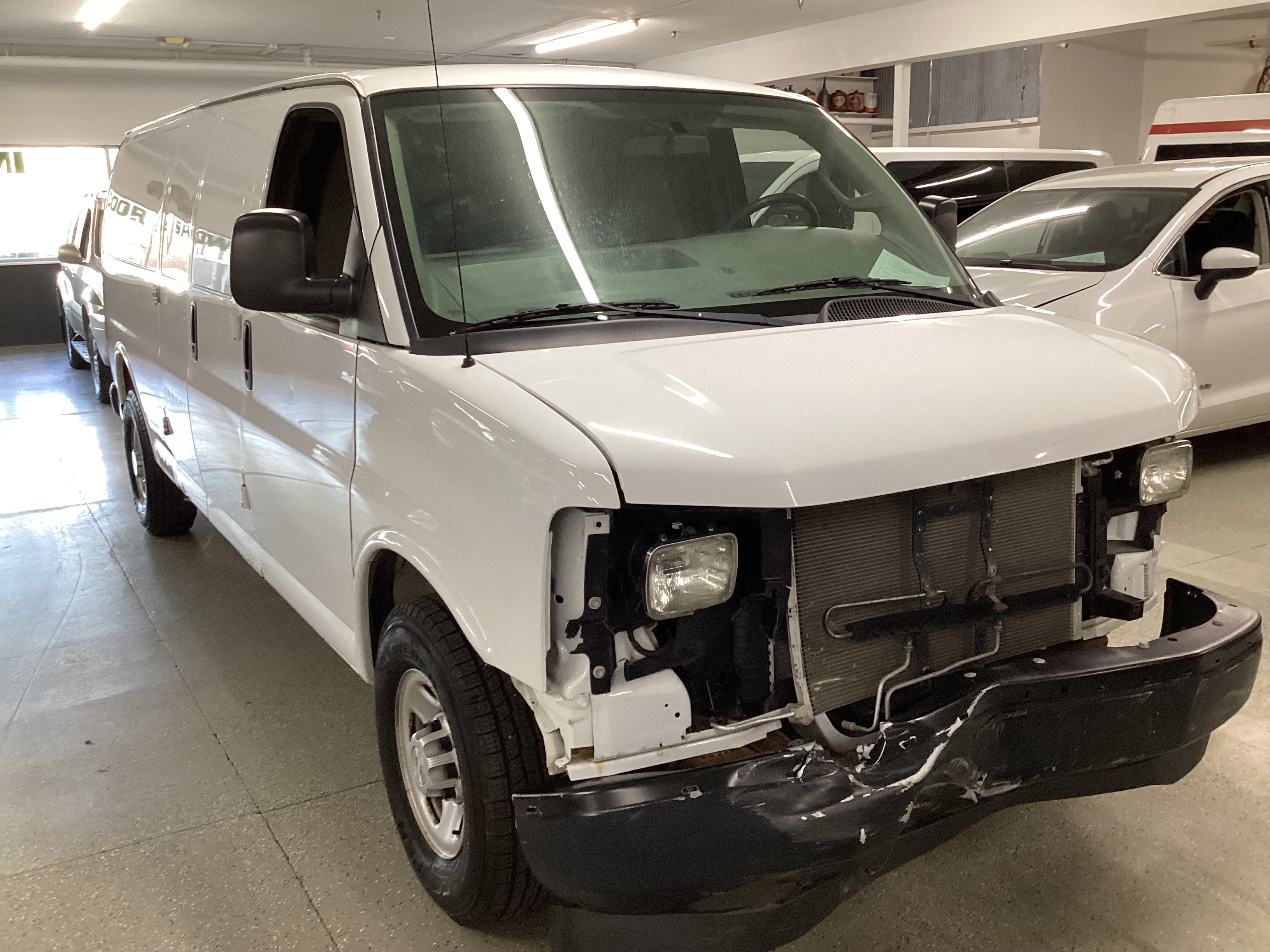 2017 CHEVROLET Express 2500 Extended Cargo Van - Image 4