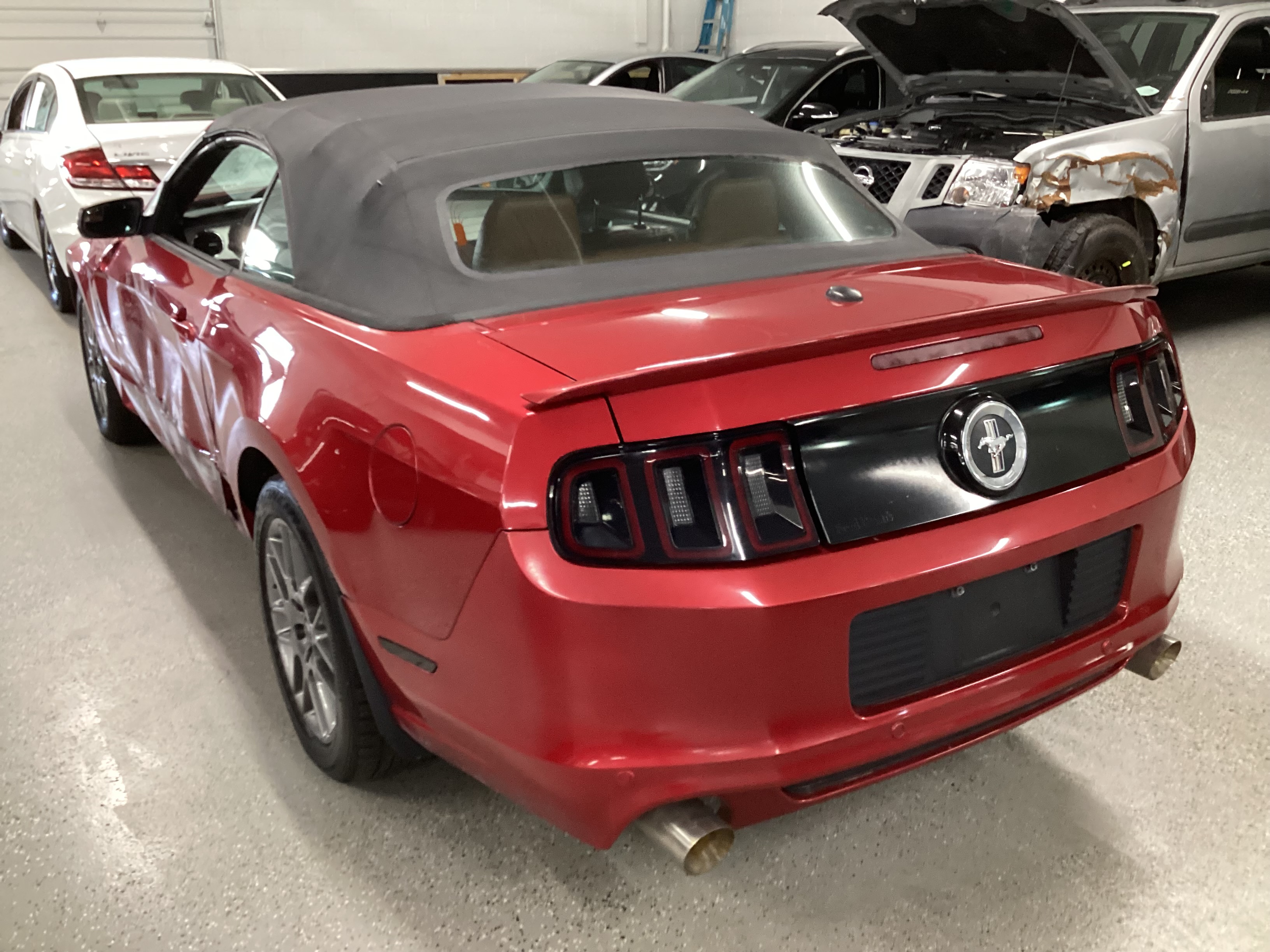 2013 FORD Mustang Convertible - Image 2