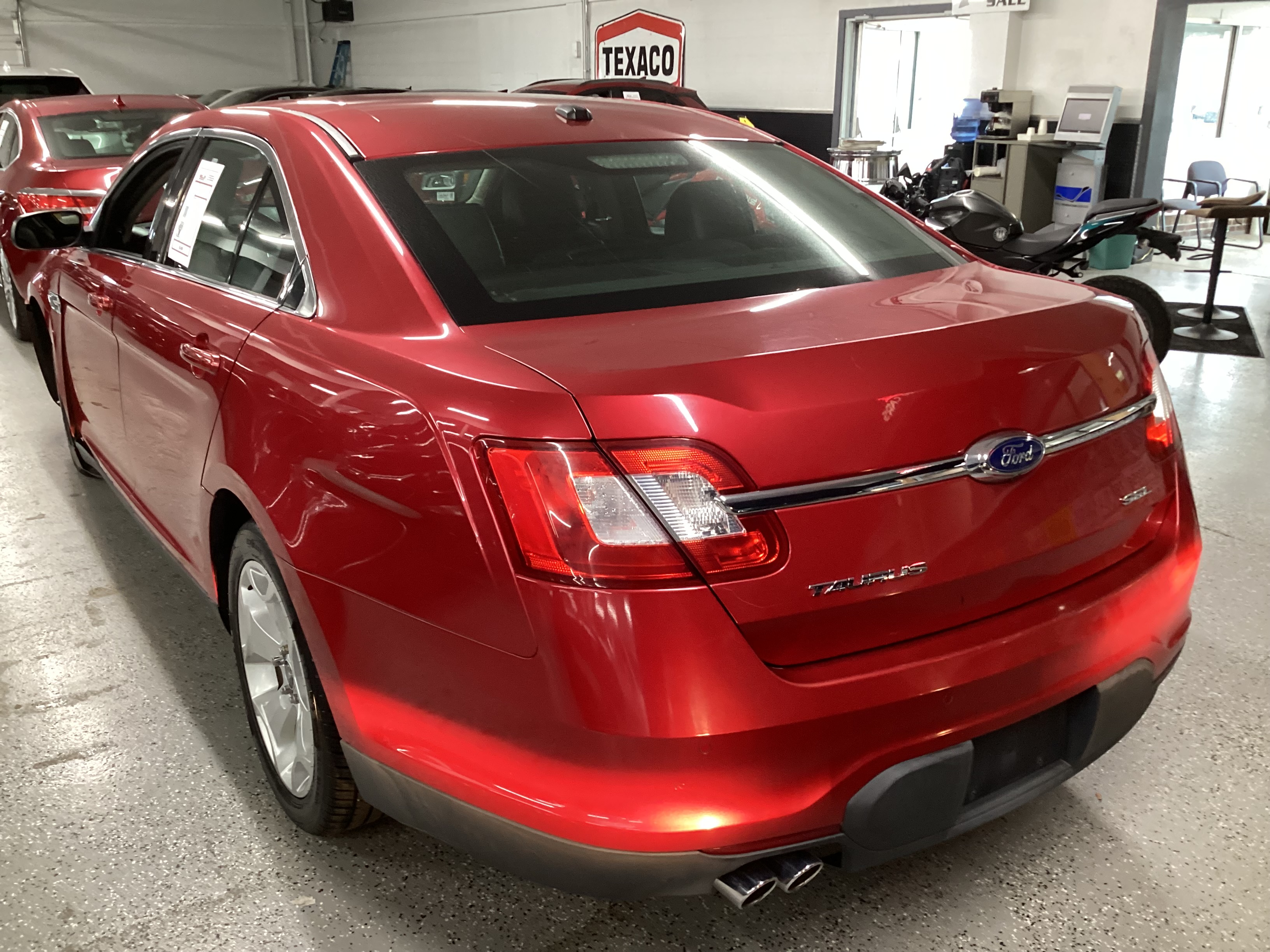 2011 FORD Taurus SEL - Image 2