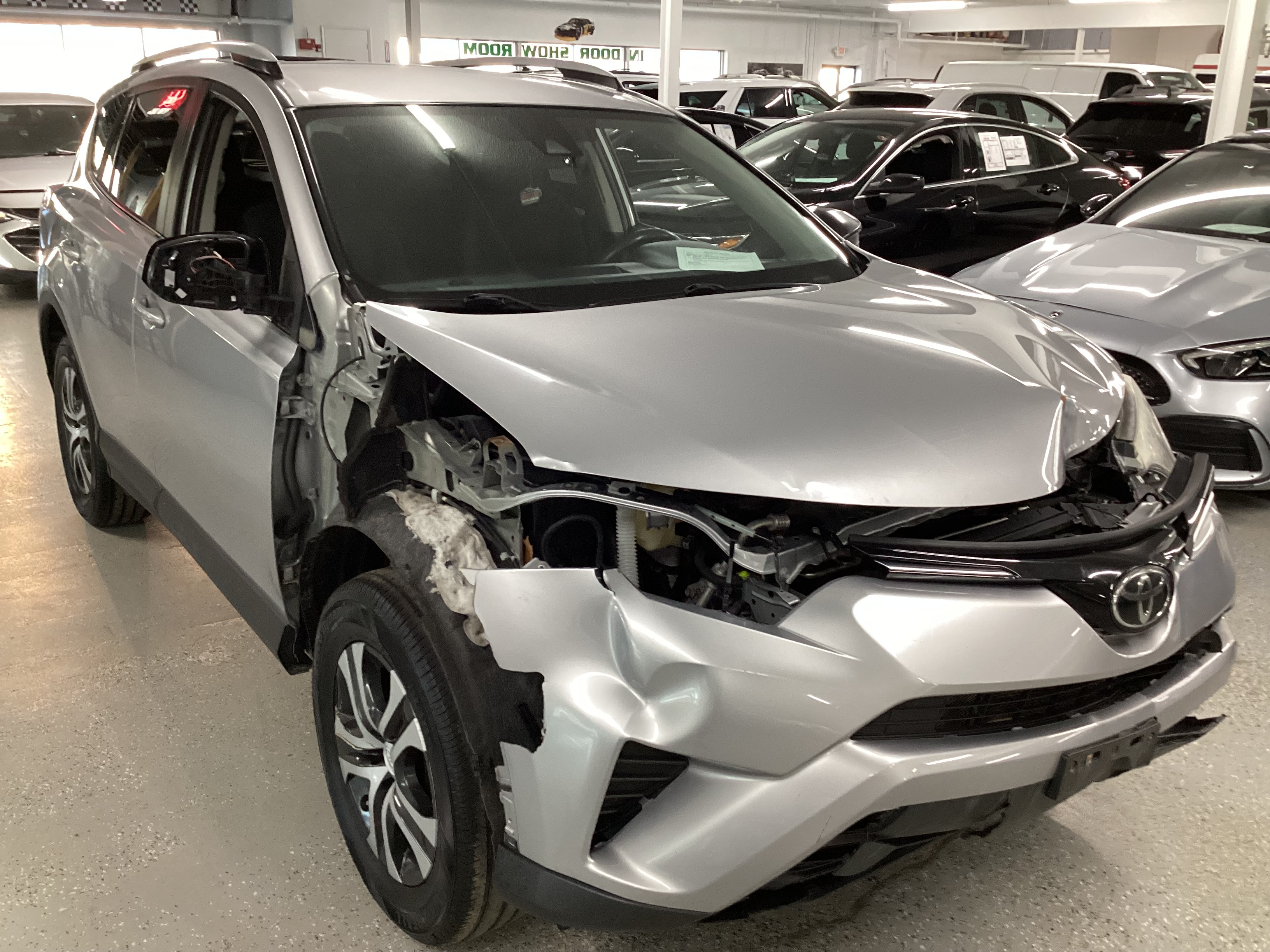 2018 TOYOTA RAV4 LE - Image 4