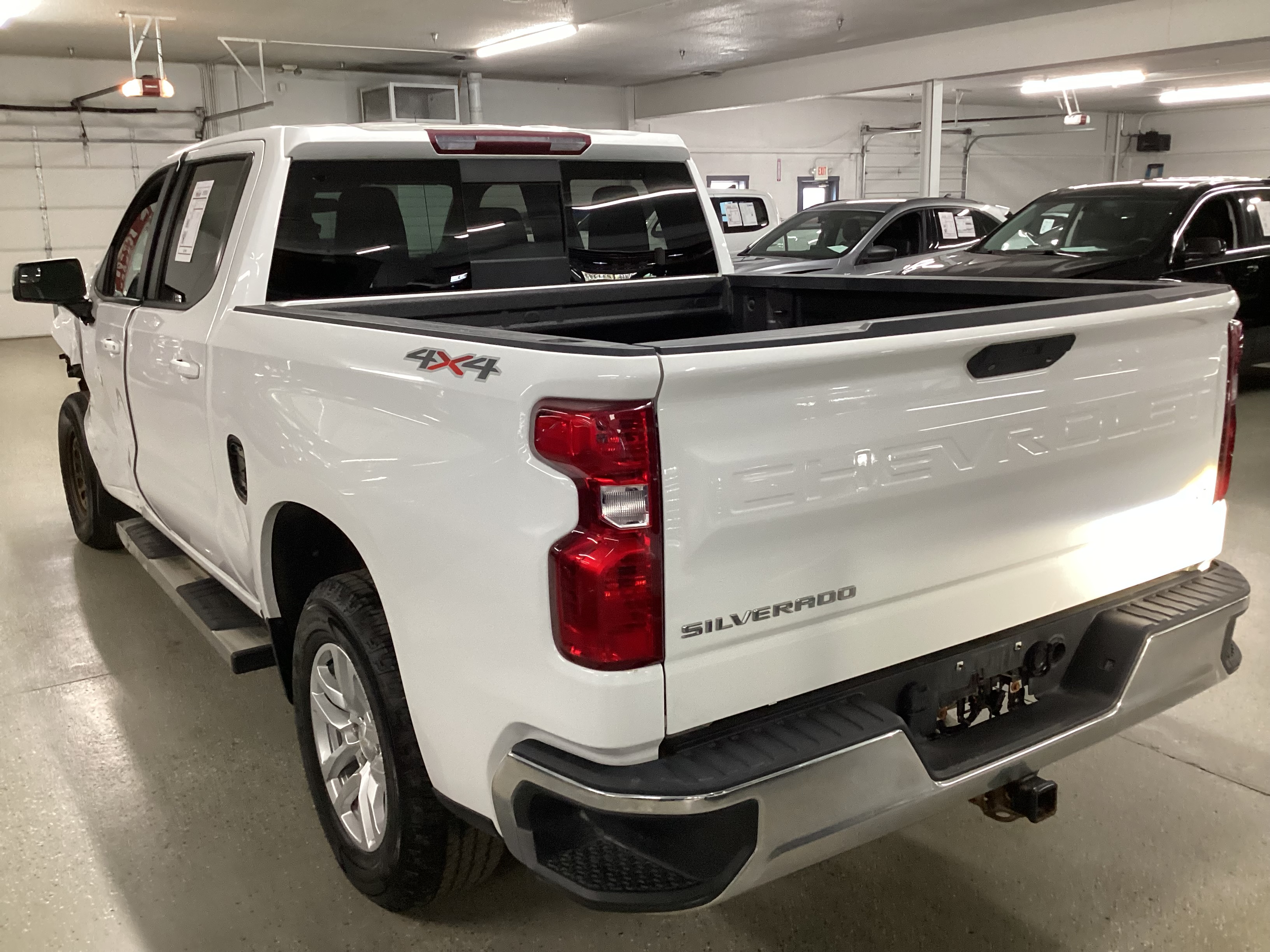 2021 CHEVROLET Silverado 1500 LT 4WD Crew Cab - Image 2