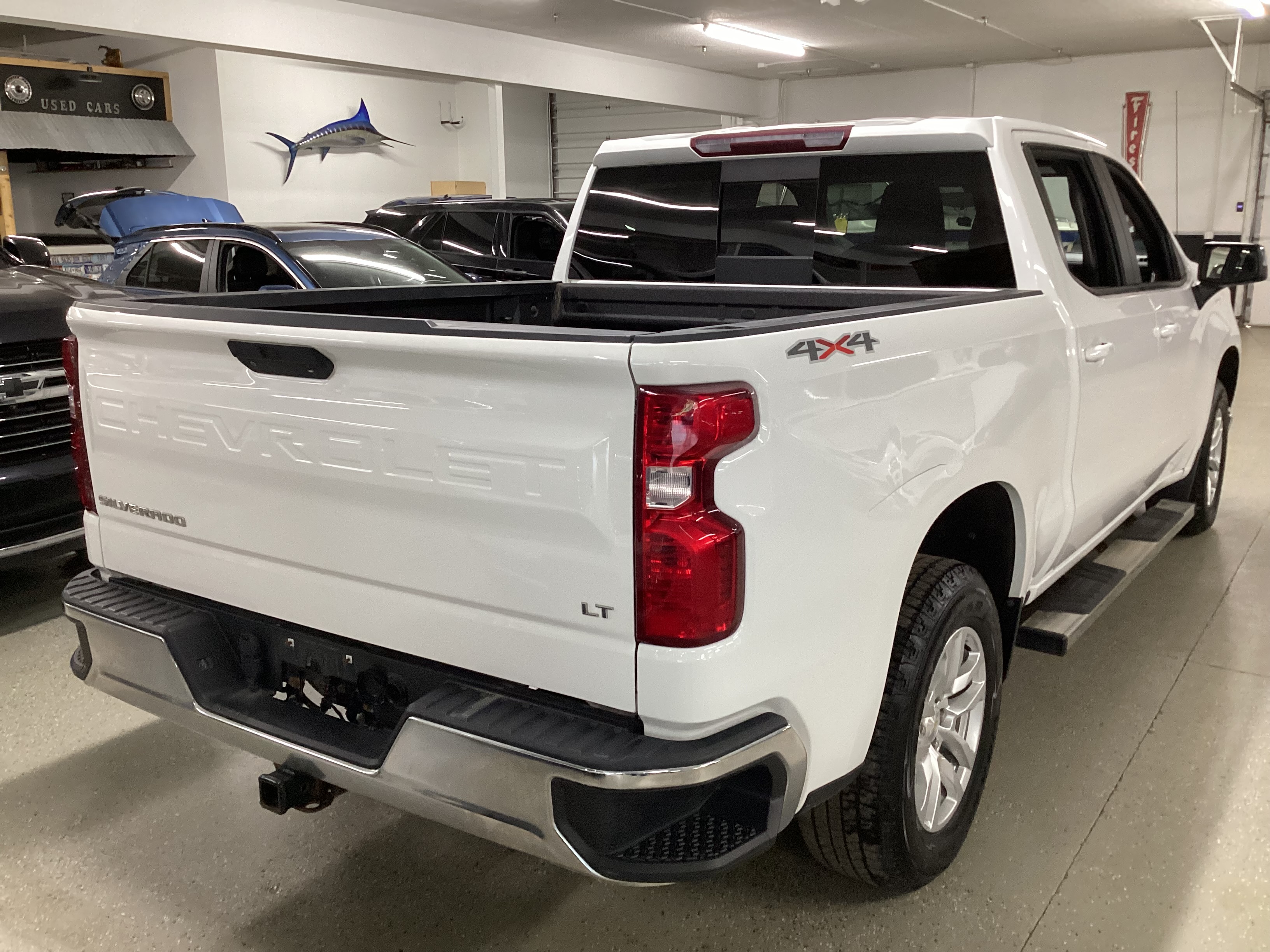2021 CHEVROLET Silverado 1500 LT 4WD Crew Cab - Image 3