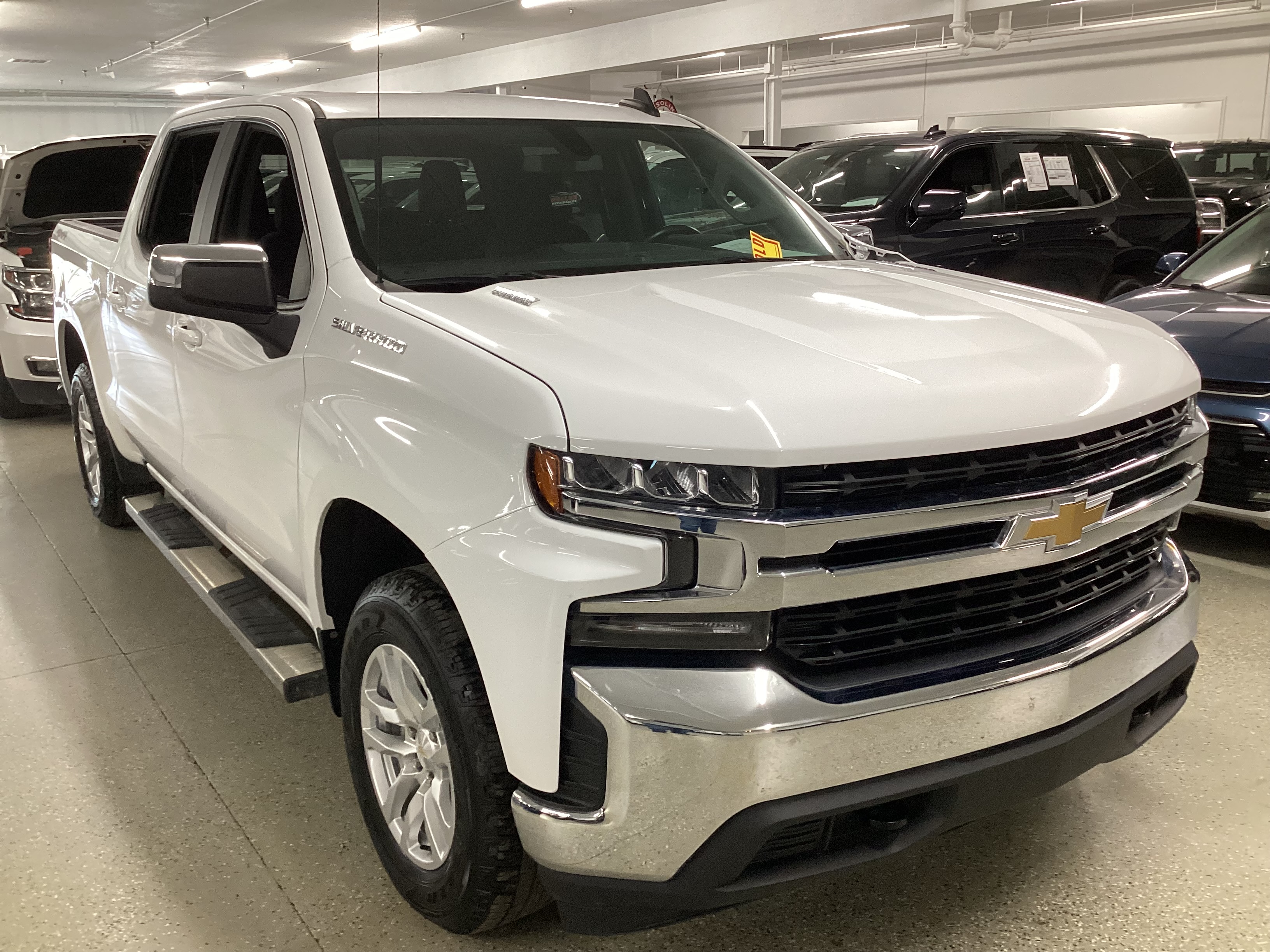 2021 CHEVROLET Silverado 1500 LT 4WD Crew Cab - Image 4