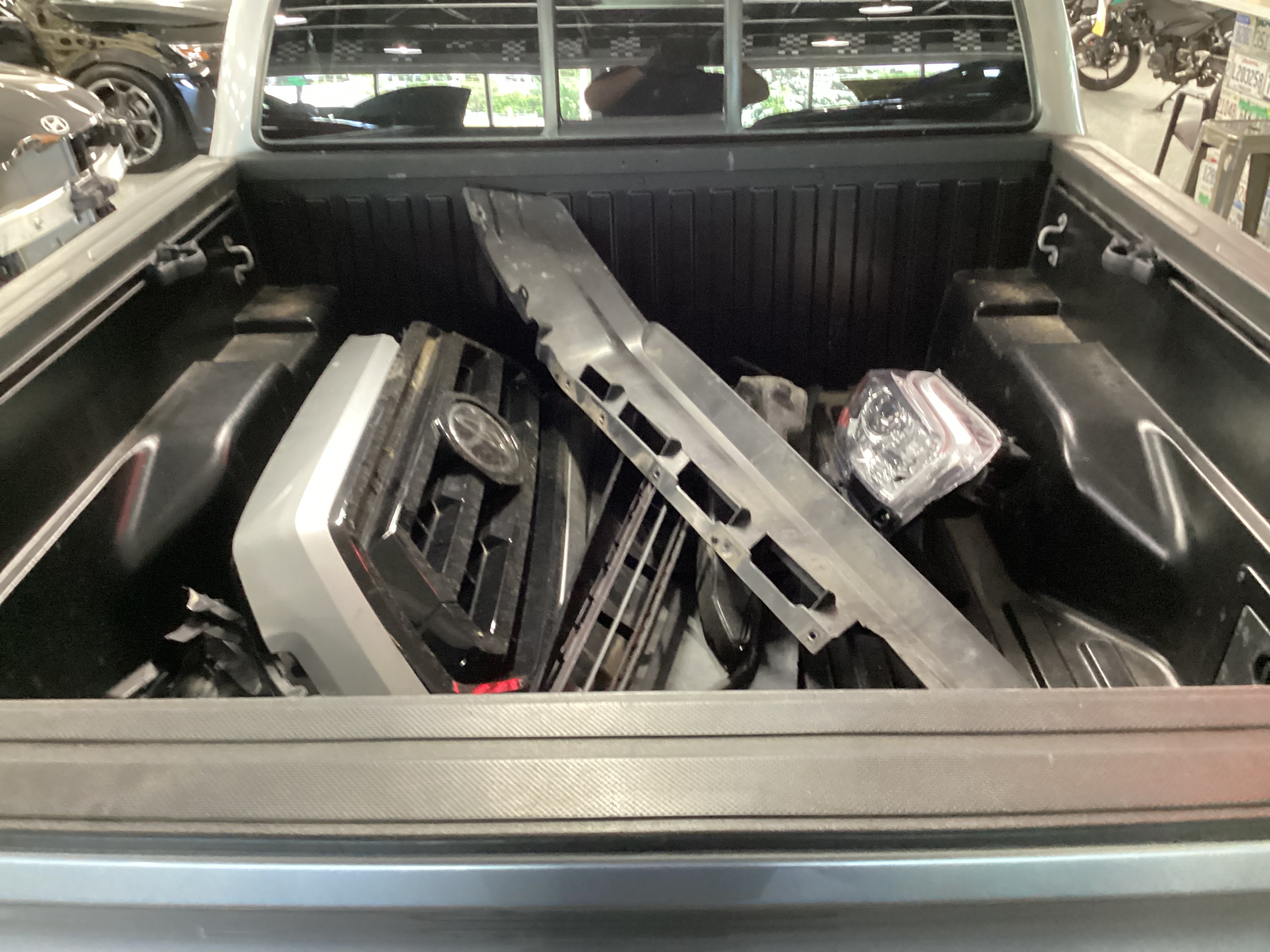 2023 TOYOTA Tacoma SR Double Cab 4WD - Image 10
