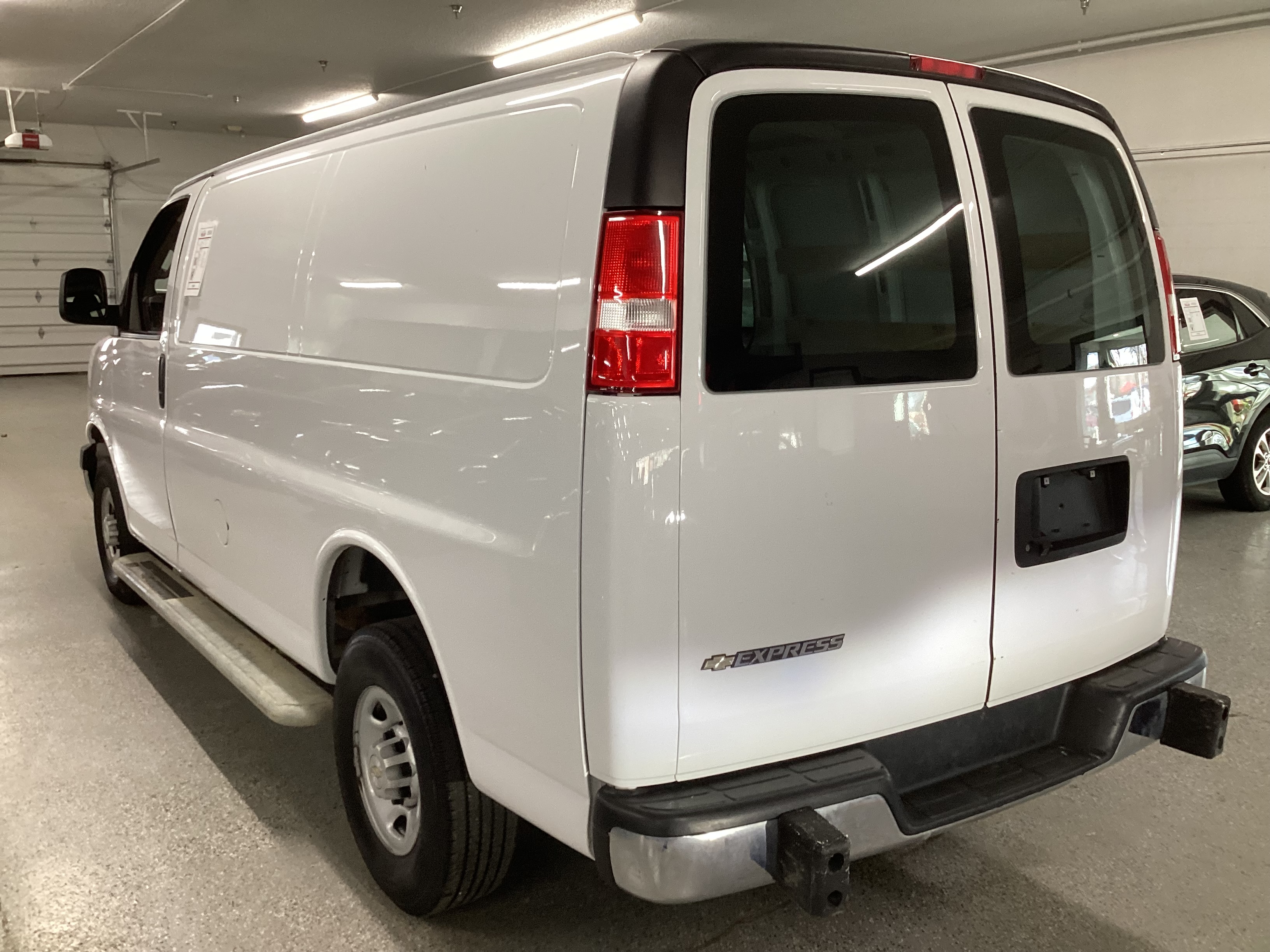 2022 CHEVROLET Express 2500 Cargo Van - Image 2