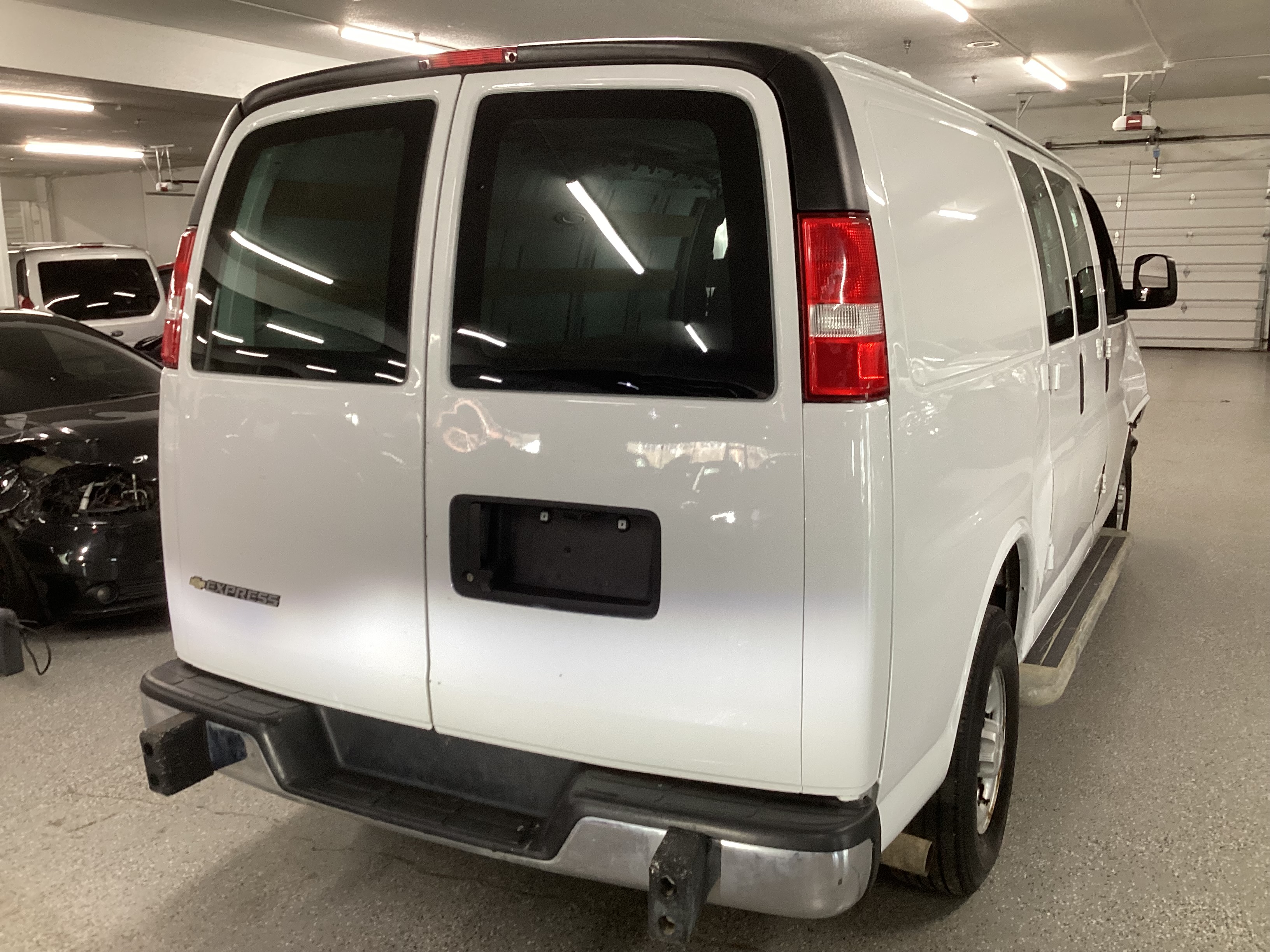 2022 CHEVROLET Express 2500 Cargo Van - Image 3