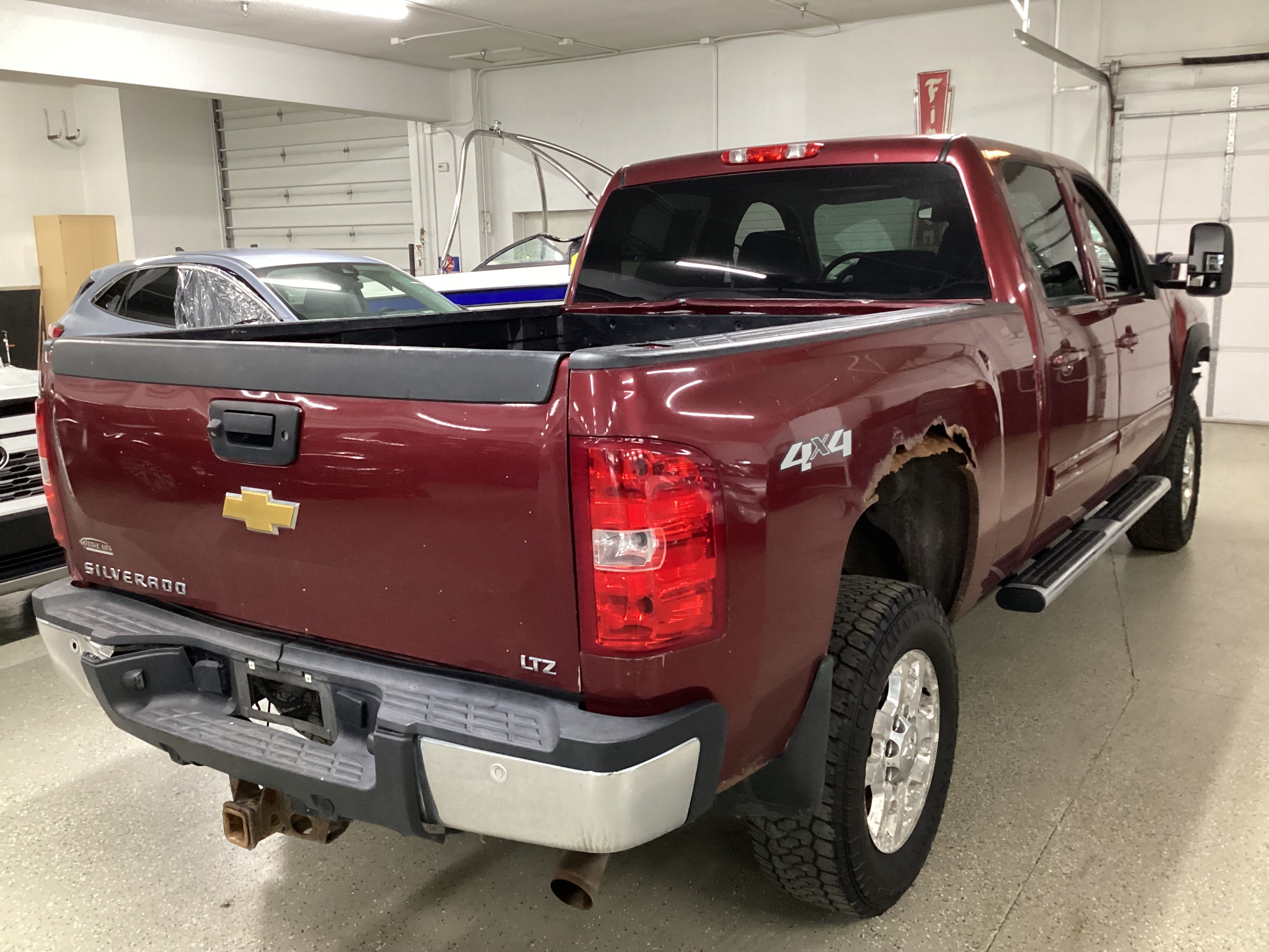 2013 CHEVROLET Silverado 2500HD 4WD Crew Cab LTZ - Image 3