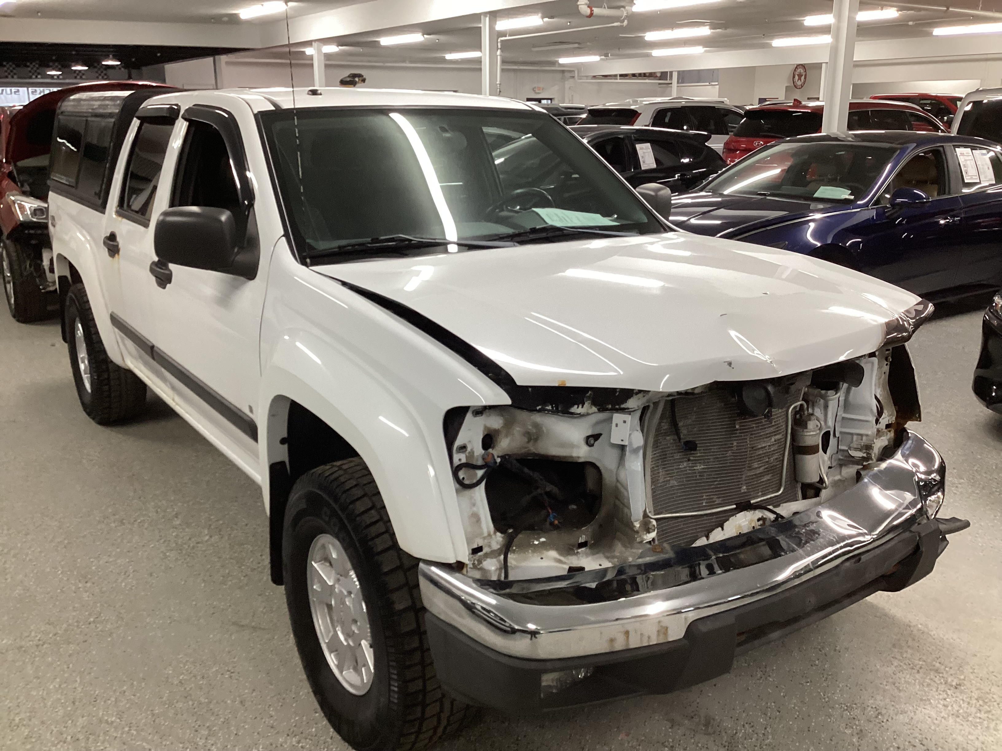 2006 GMC Canyon Crew Cab 4WD SLT - Image 4