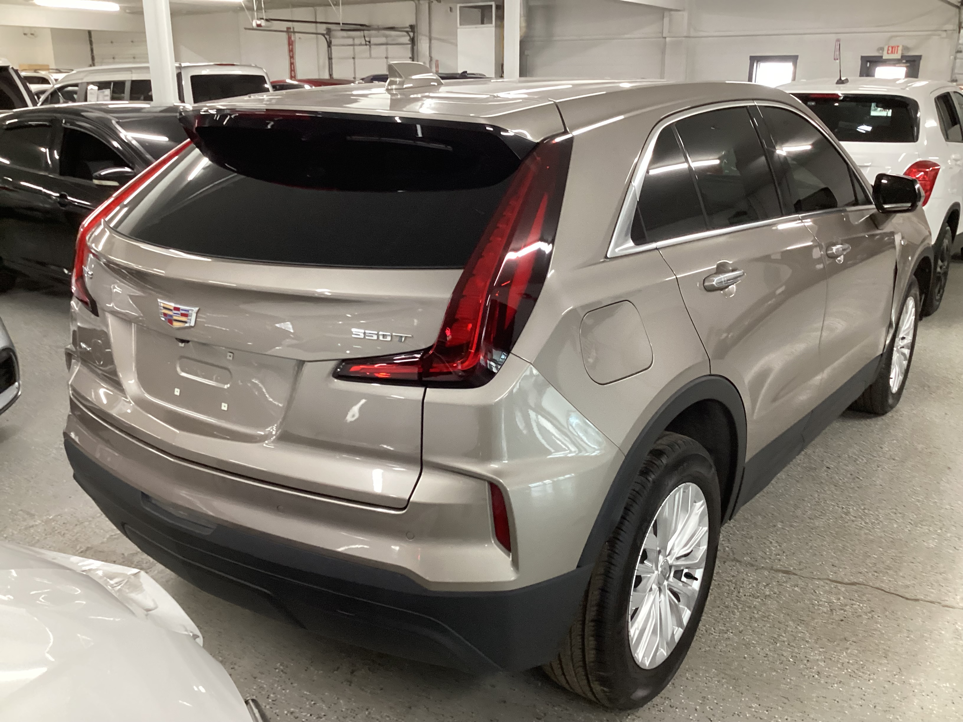 2024 CADILLAC XT4 Luxury AWD - Image 3