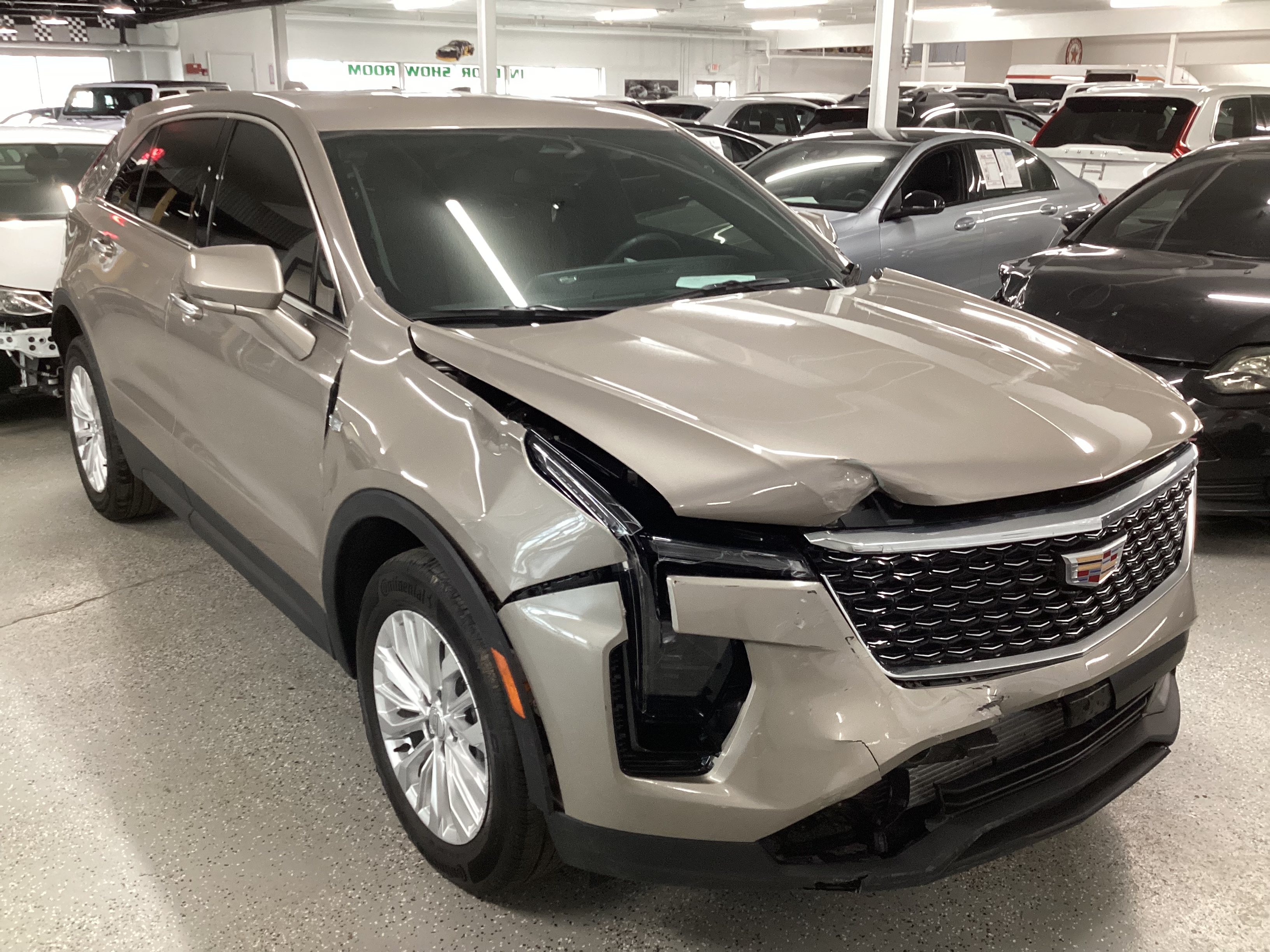 2024 CADILLAC XT4 Luxury AWD - Image 4