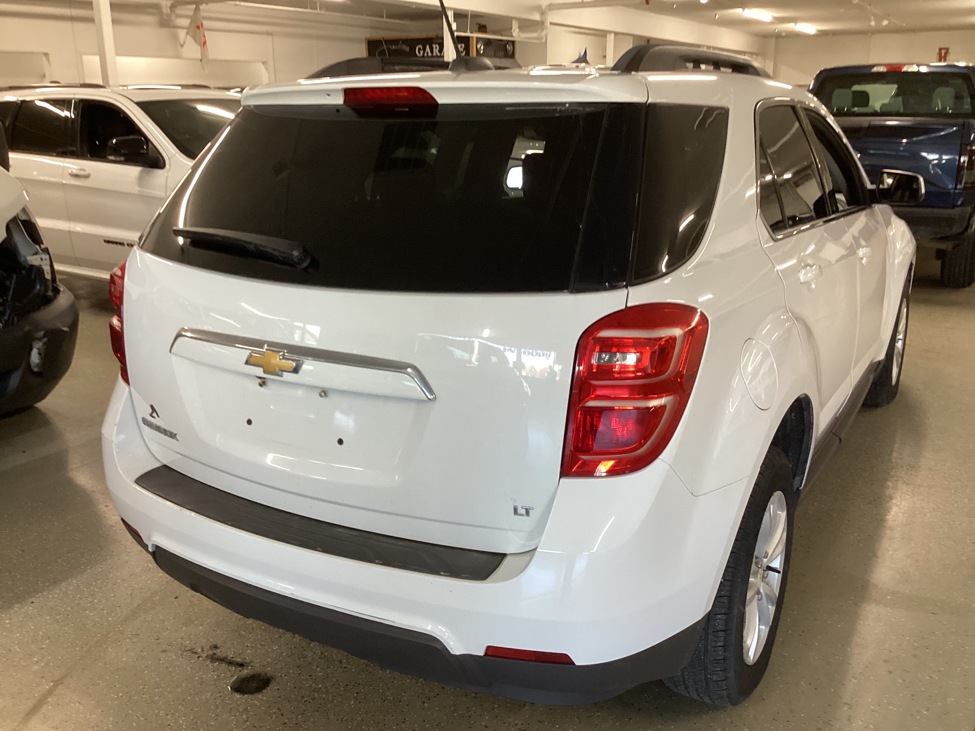 2017 CHEVROLET Equinox LT - Image 3