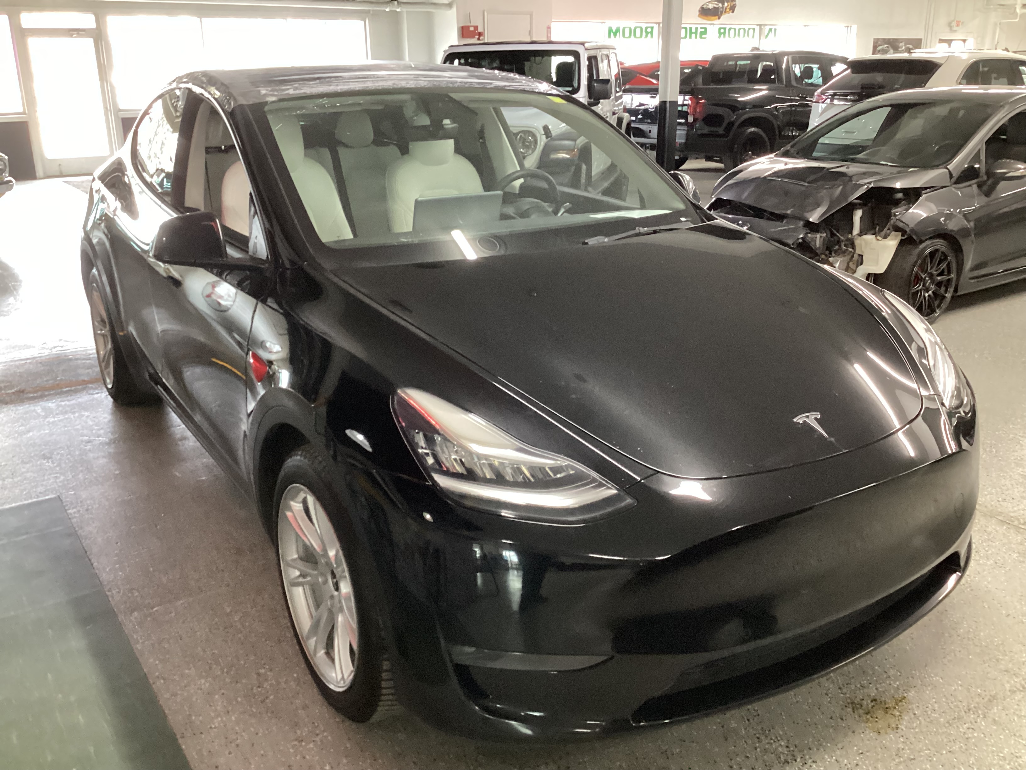 2022 TESLA Model Y Long Range AWD - Image 4