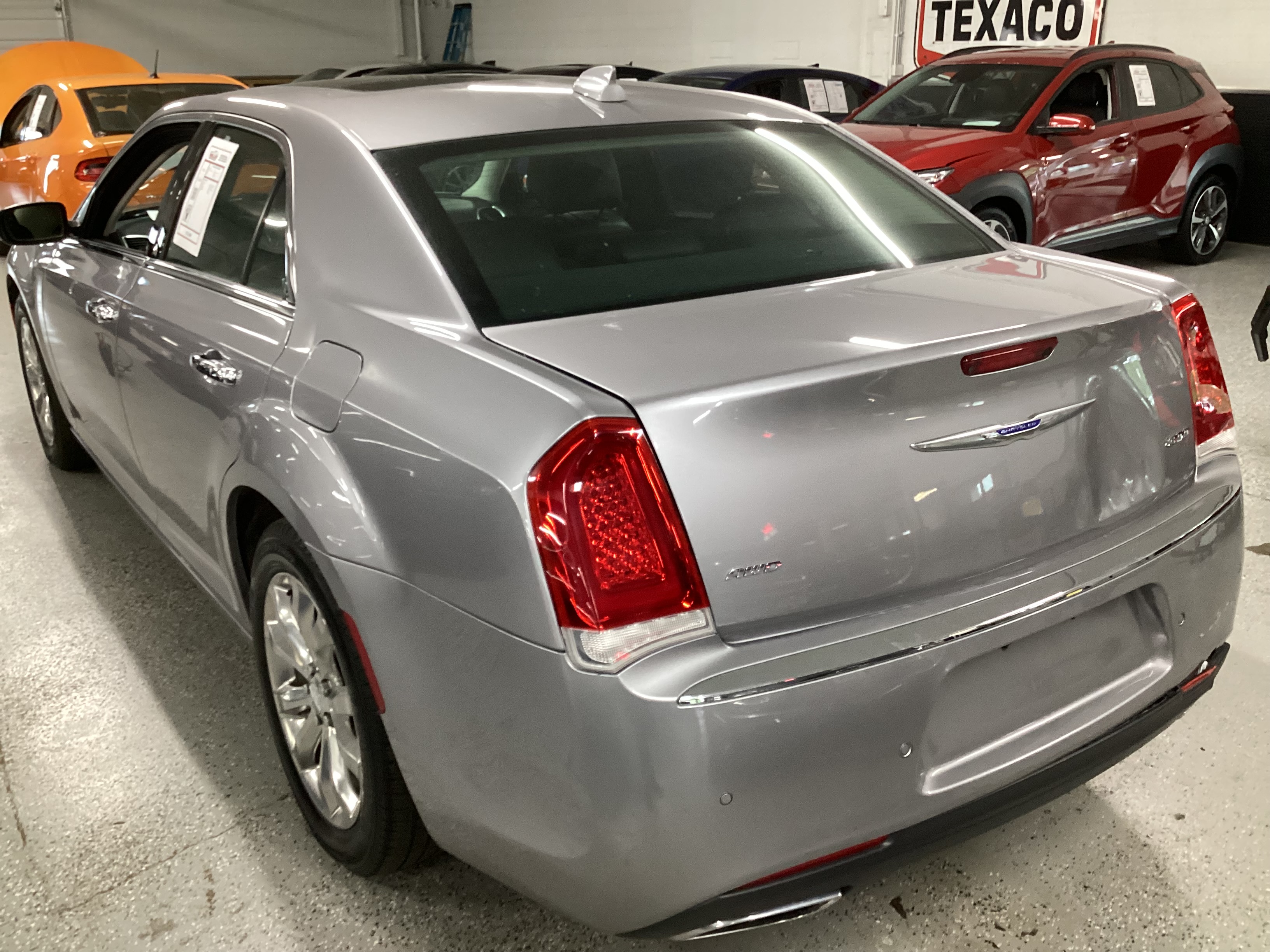 2018 CHRYSLER 300 Limited AWD - Image 2