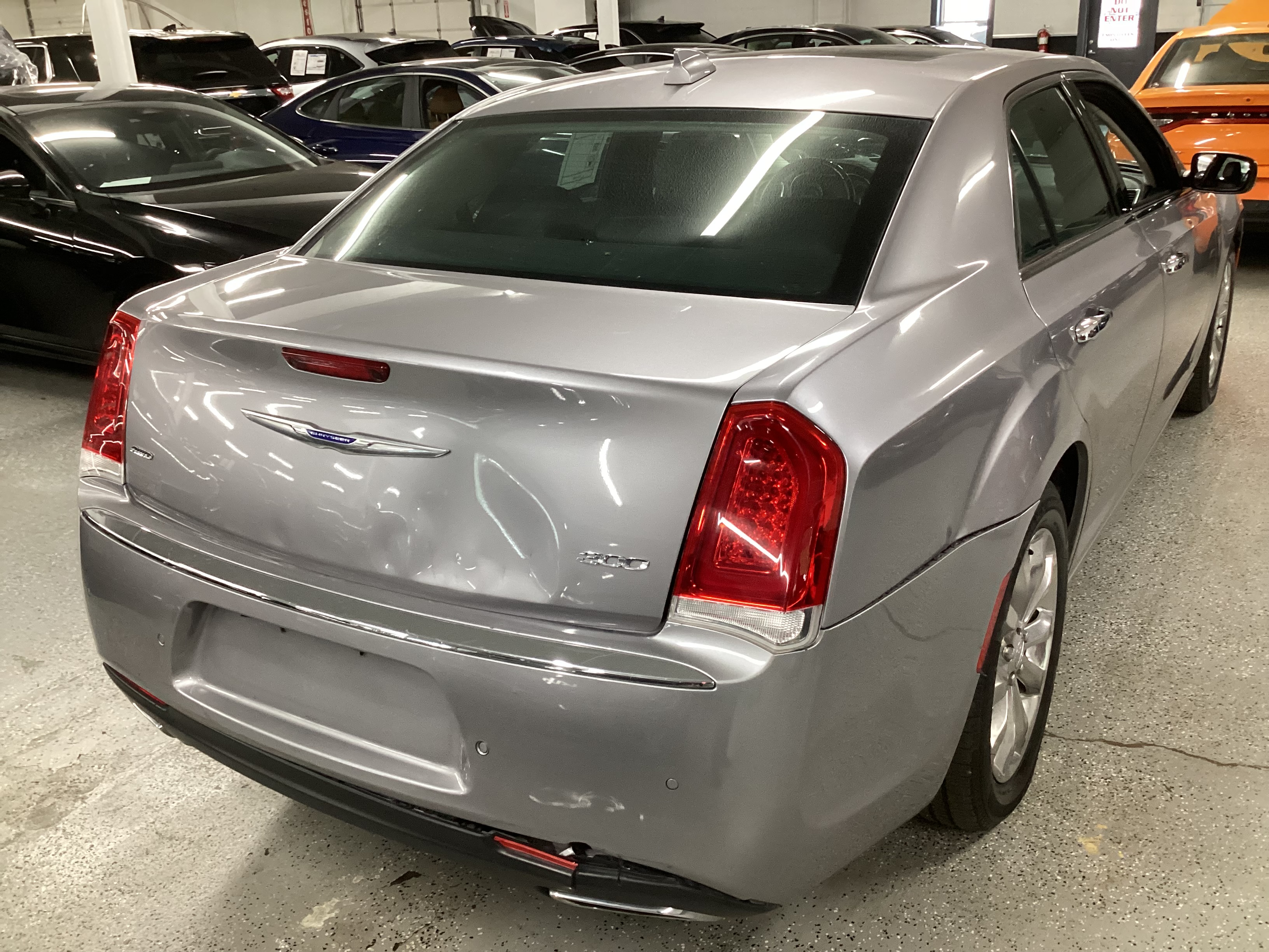 2018 CHRYSLER 300 Limited AWD - Image 3