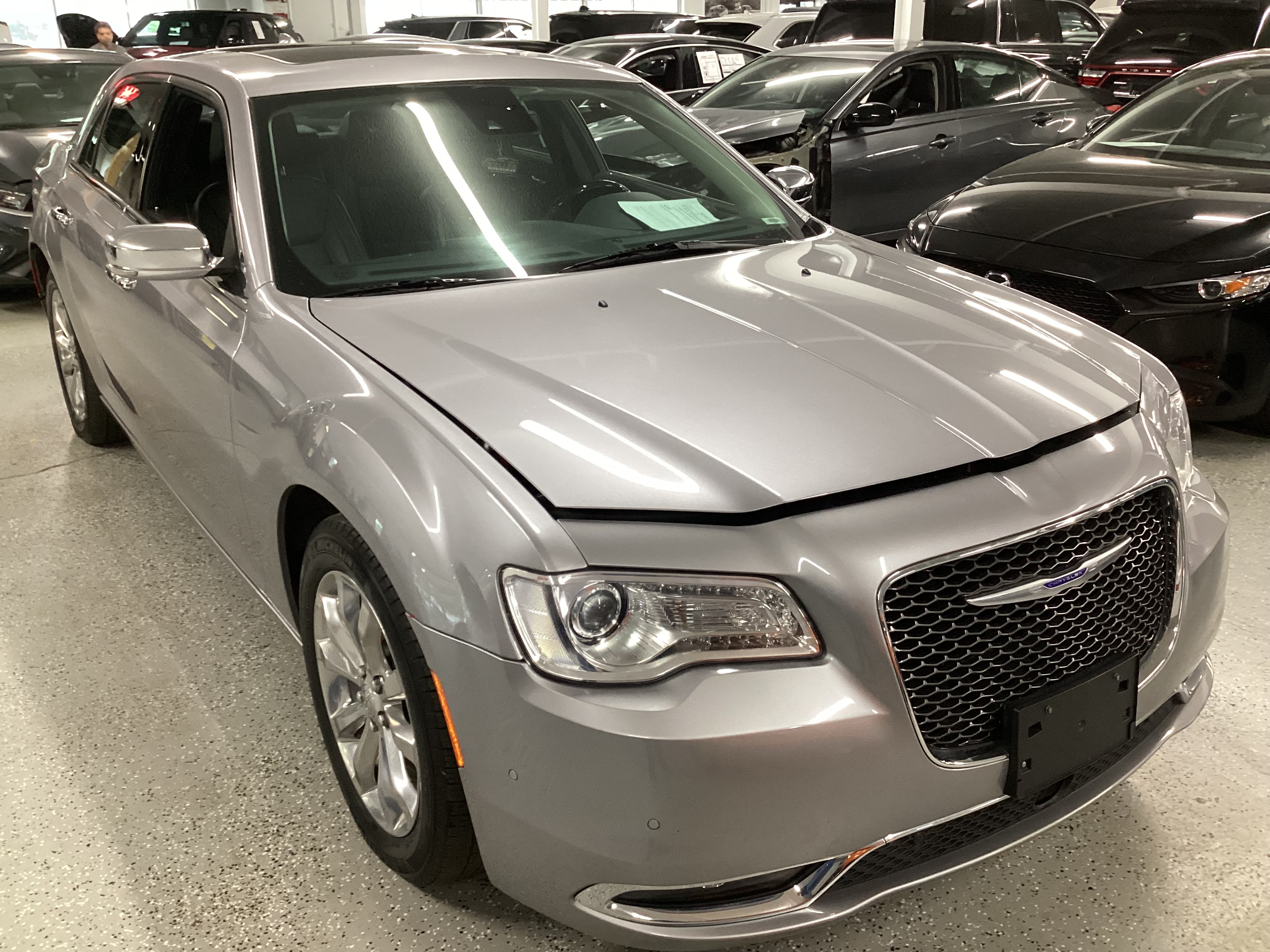 2018 CHRYSLER 300 Limited AWD - Image 4