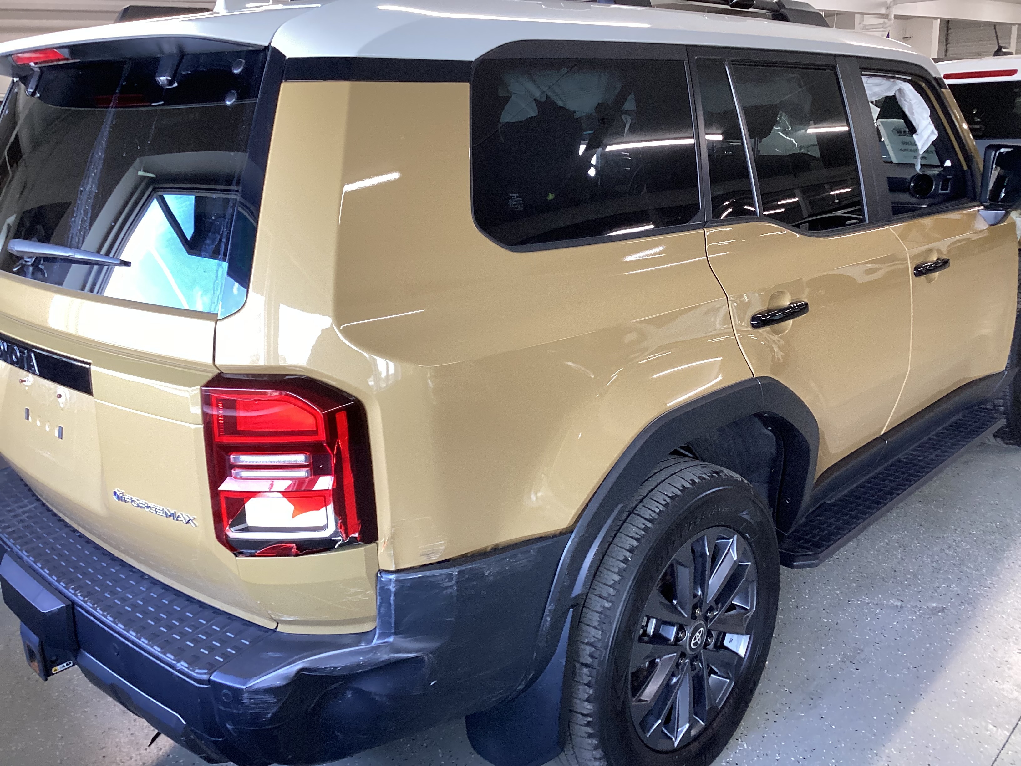 2024 TOYOTA Land Cruiser 4WD Hybrid - Image 3