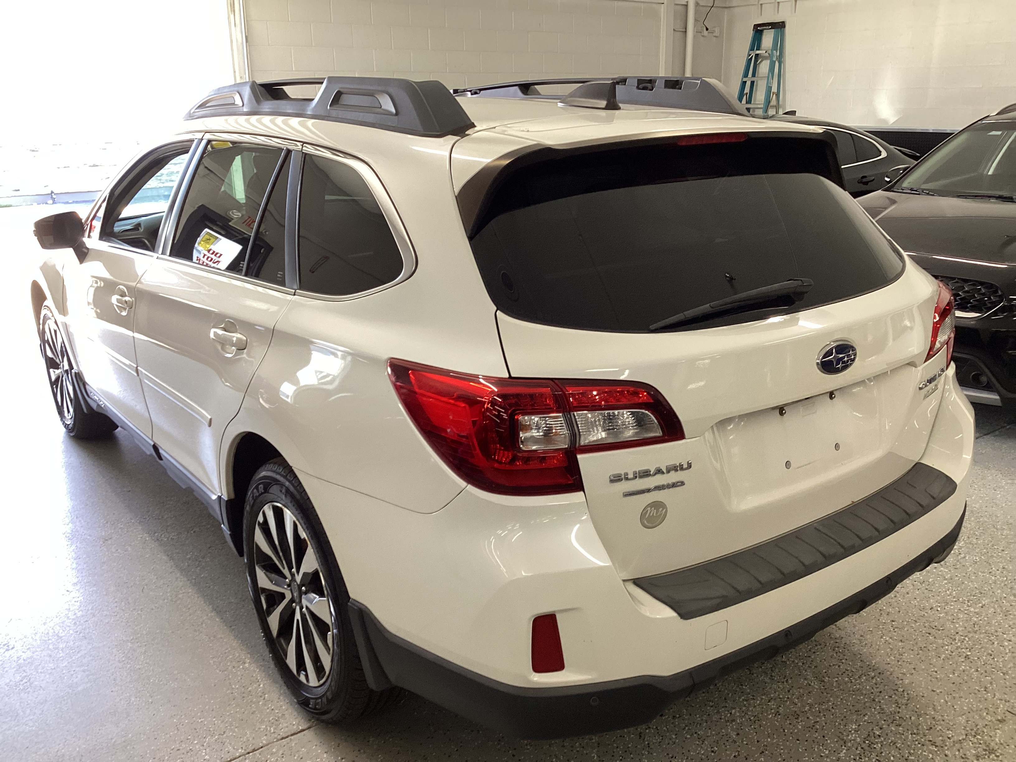 2017 SUBARU Outback Limited AWD - Image 2