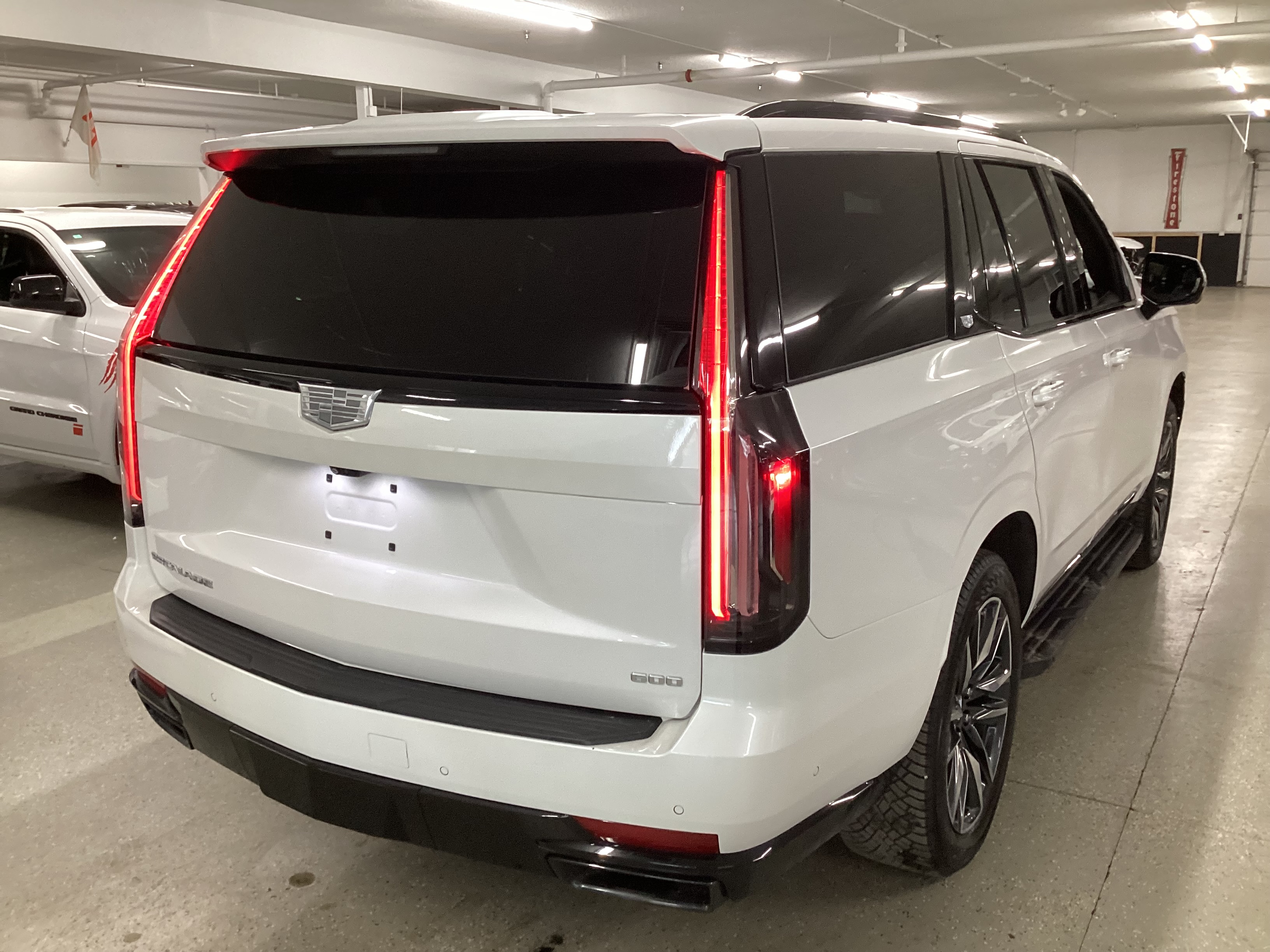 2023 CADILLAC Escalade 4WD Sport Platinum - Image 3