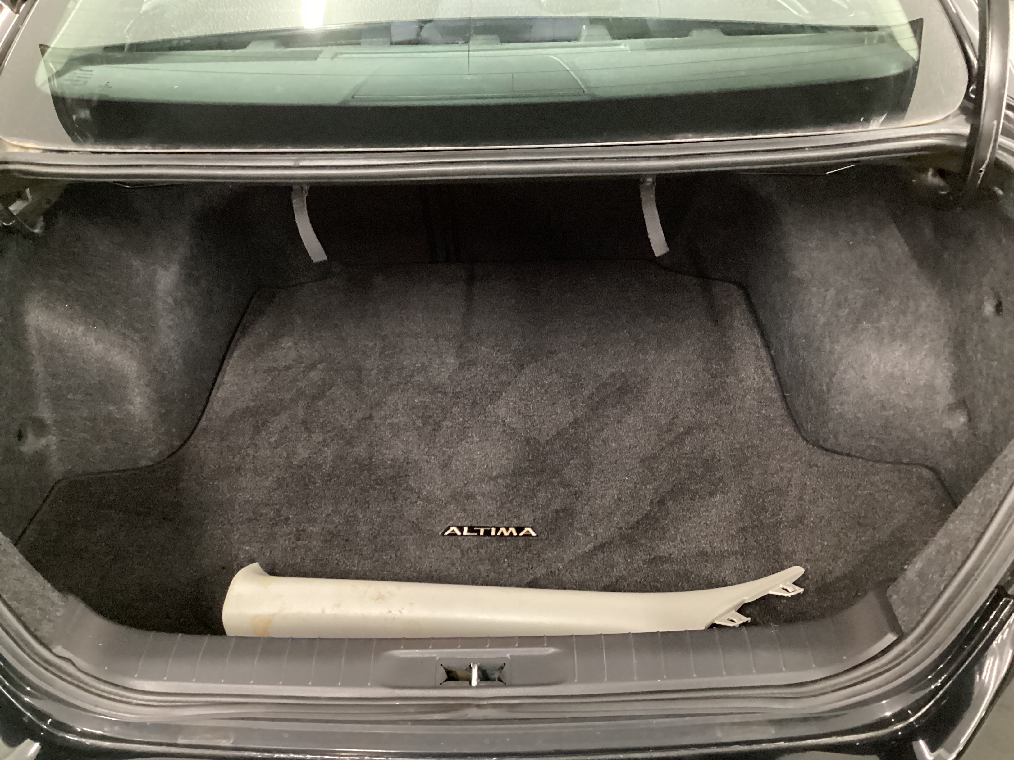 2015 NISSAN Altima SV - Image 9
