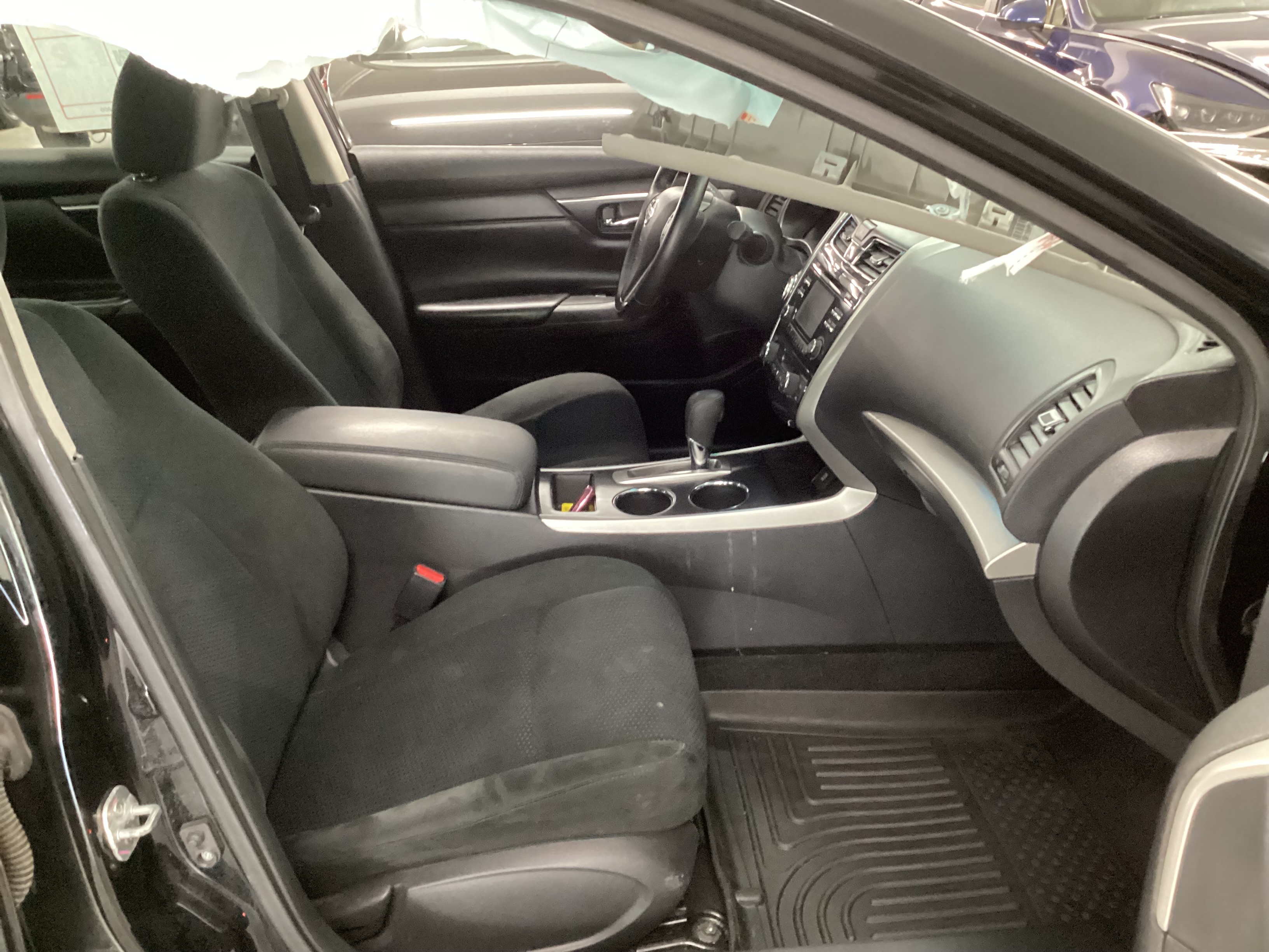 2015 NISSAN Altima SV - Image 11