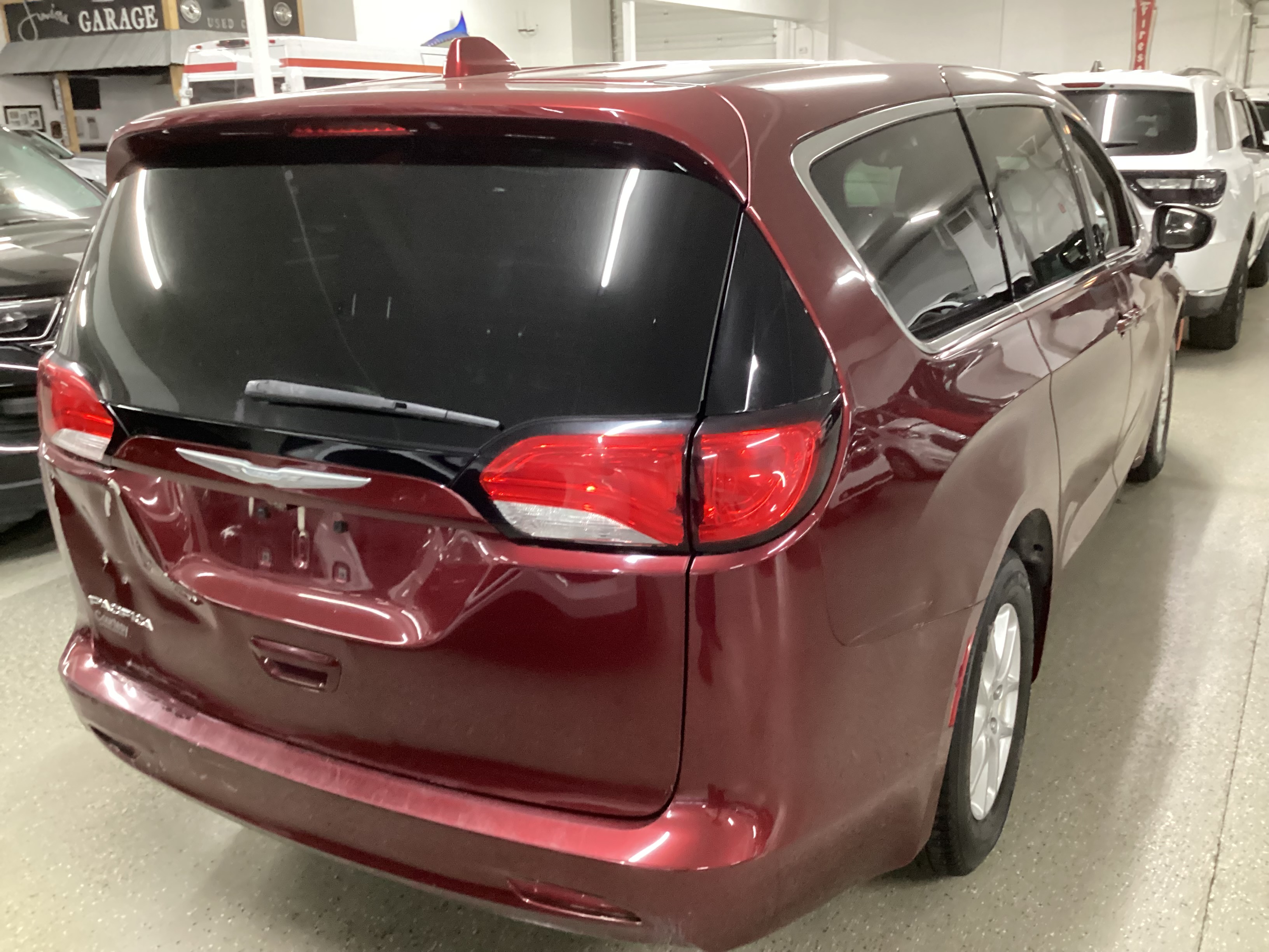 2017 CHRYSLER Pacifica Touring - Image 3