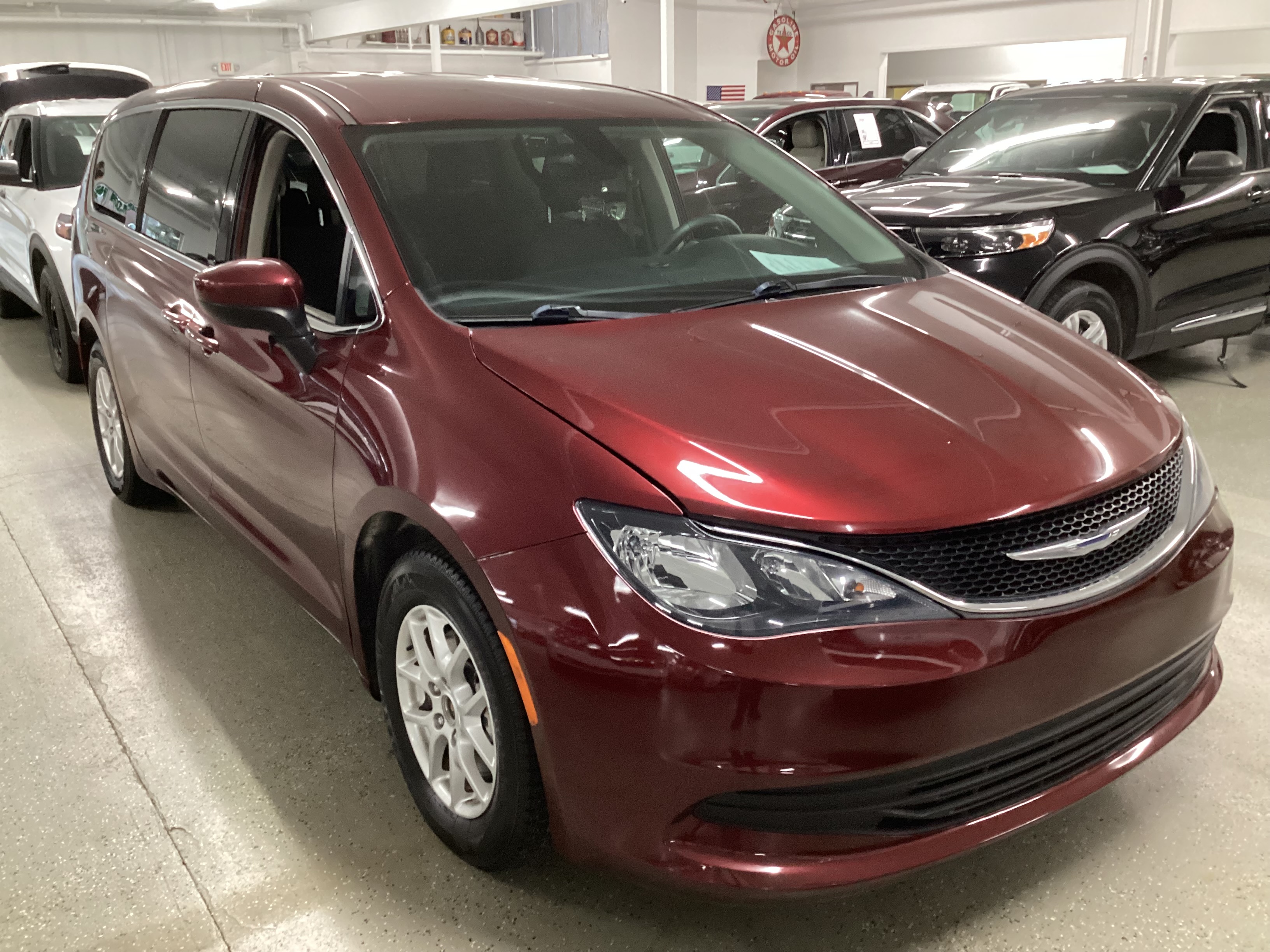 2017 CHRYSLER Pacifica Touring - Image 4
