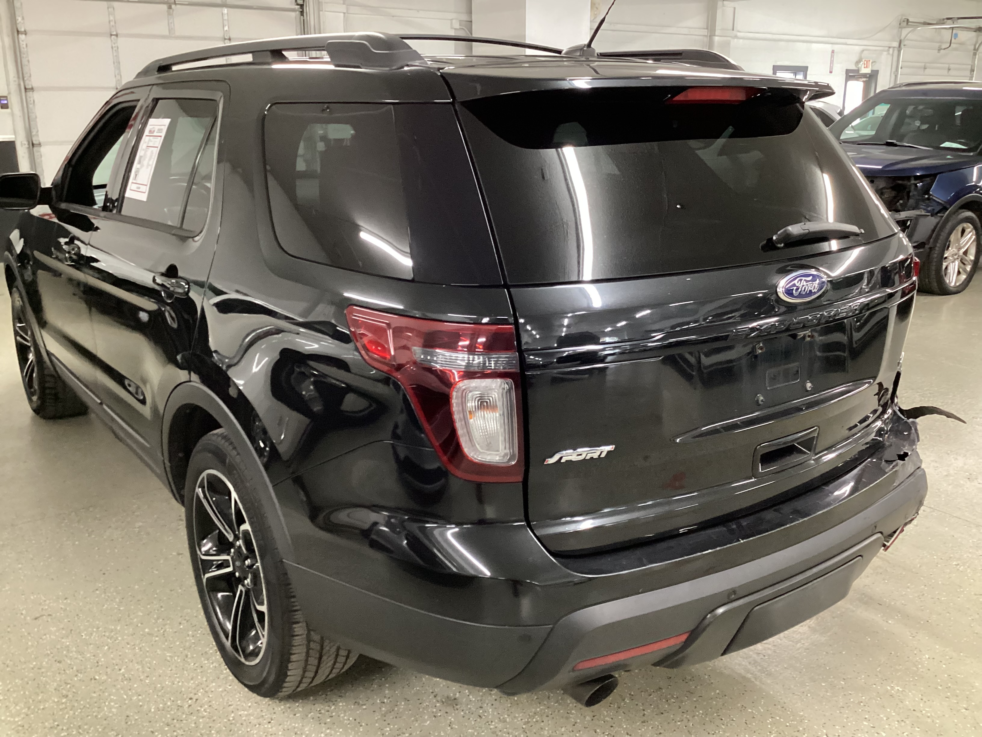 2015 FORD Explorer Sport 4WD - Image 2