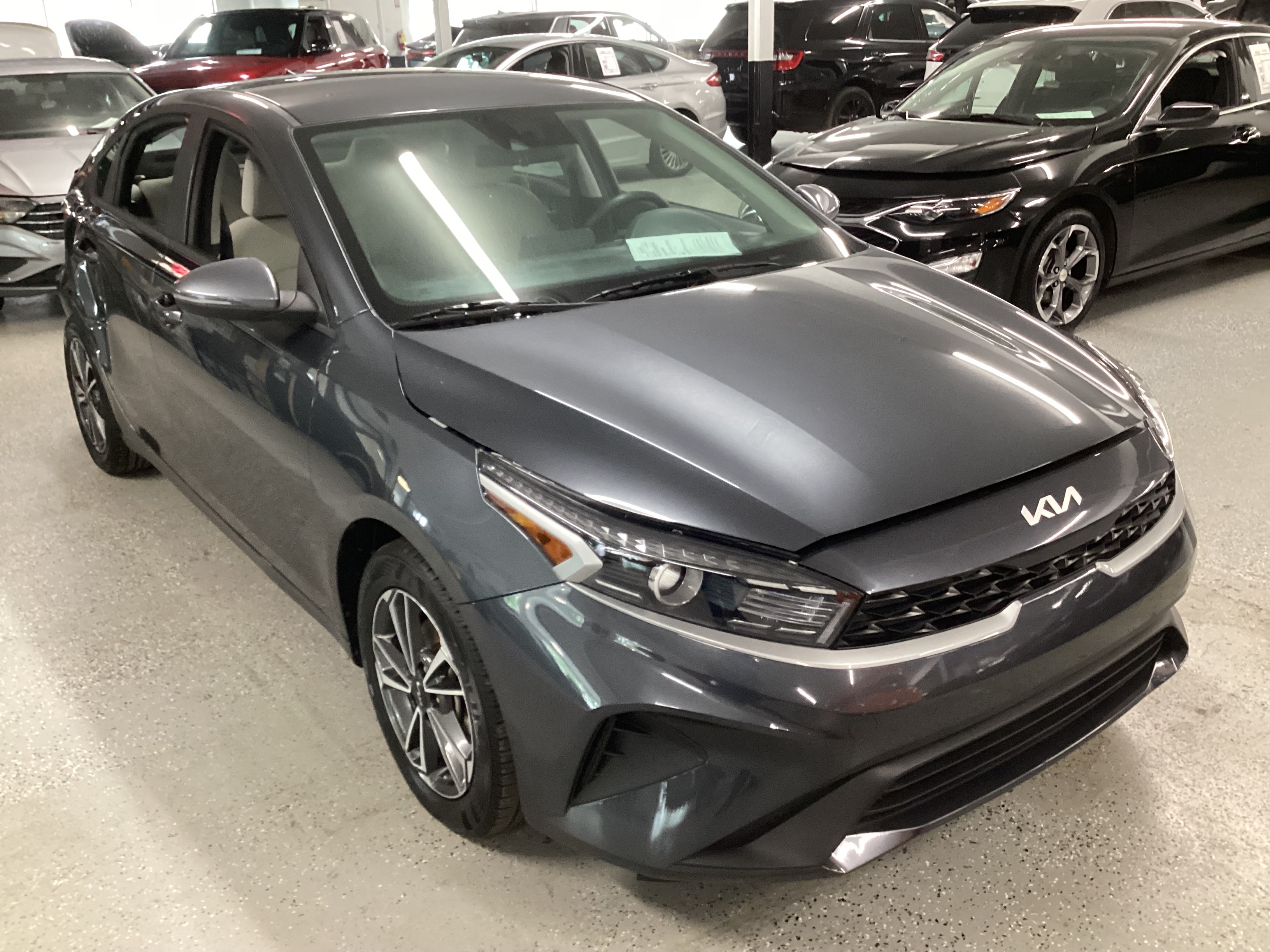 2023 KIA Forte LXS - Image 4