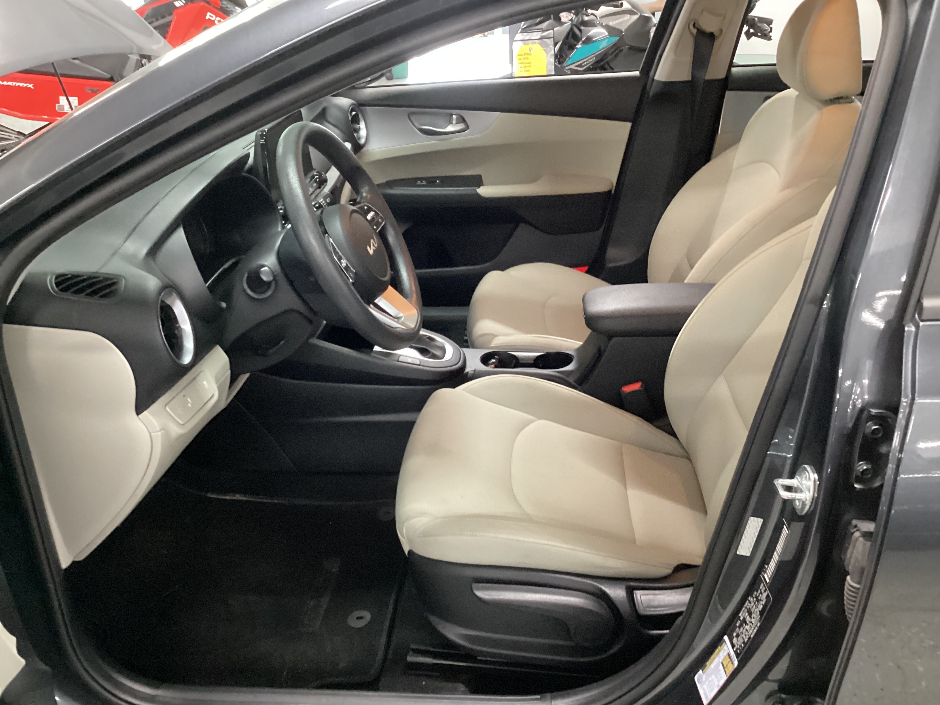 2023 KIA Forte LXS - Image 6