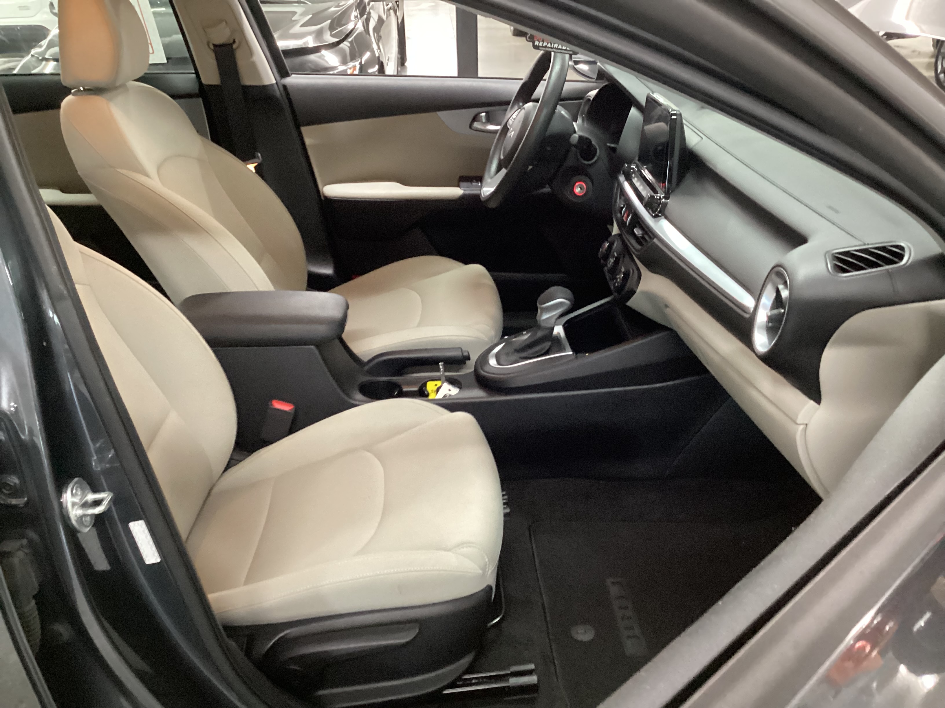 2023 KIA Forte LXS - Image 14