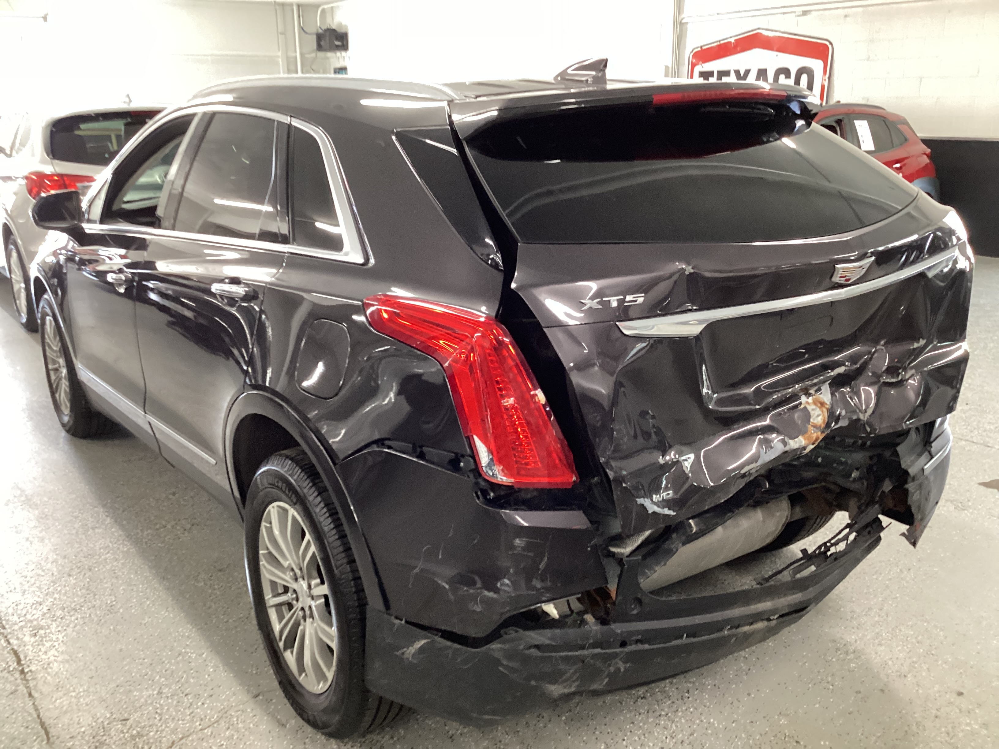 2018 CADILLAC XT5 Luxury AWD - Image 2