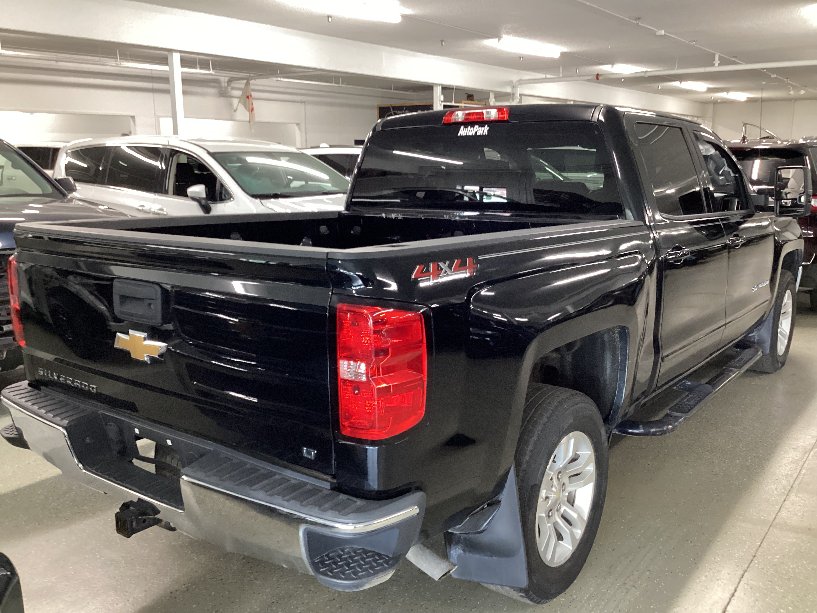 2018 CHEVROLET Silverado LT Crew Cab 4WD - Image 3
