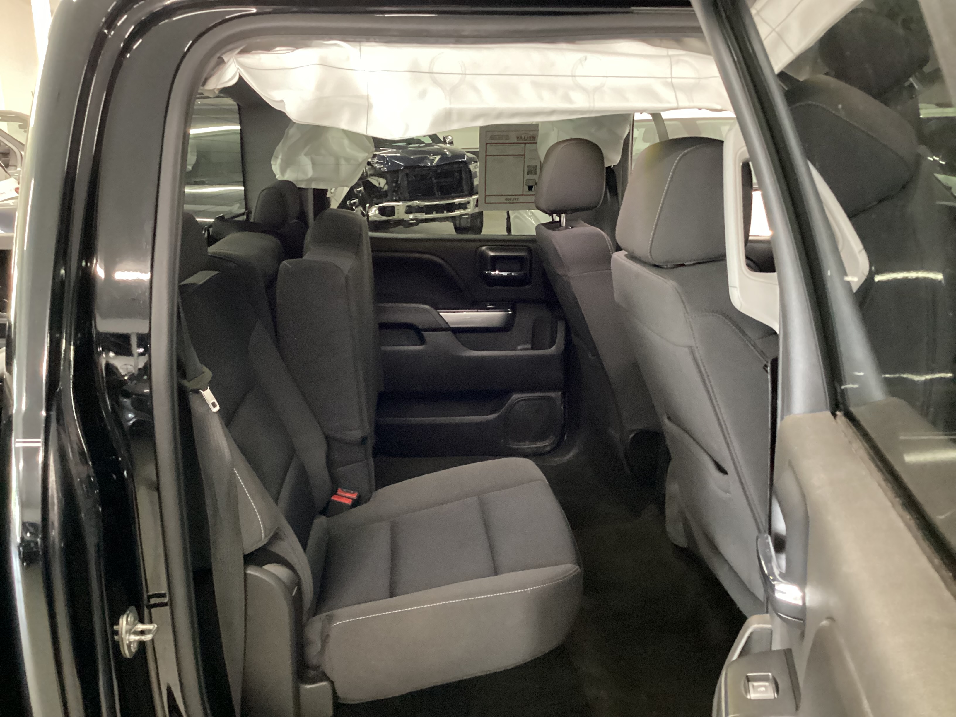 2018 CHEVROLET Silverado LT Crew Cab 4WD - Image 9