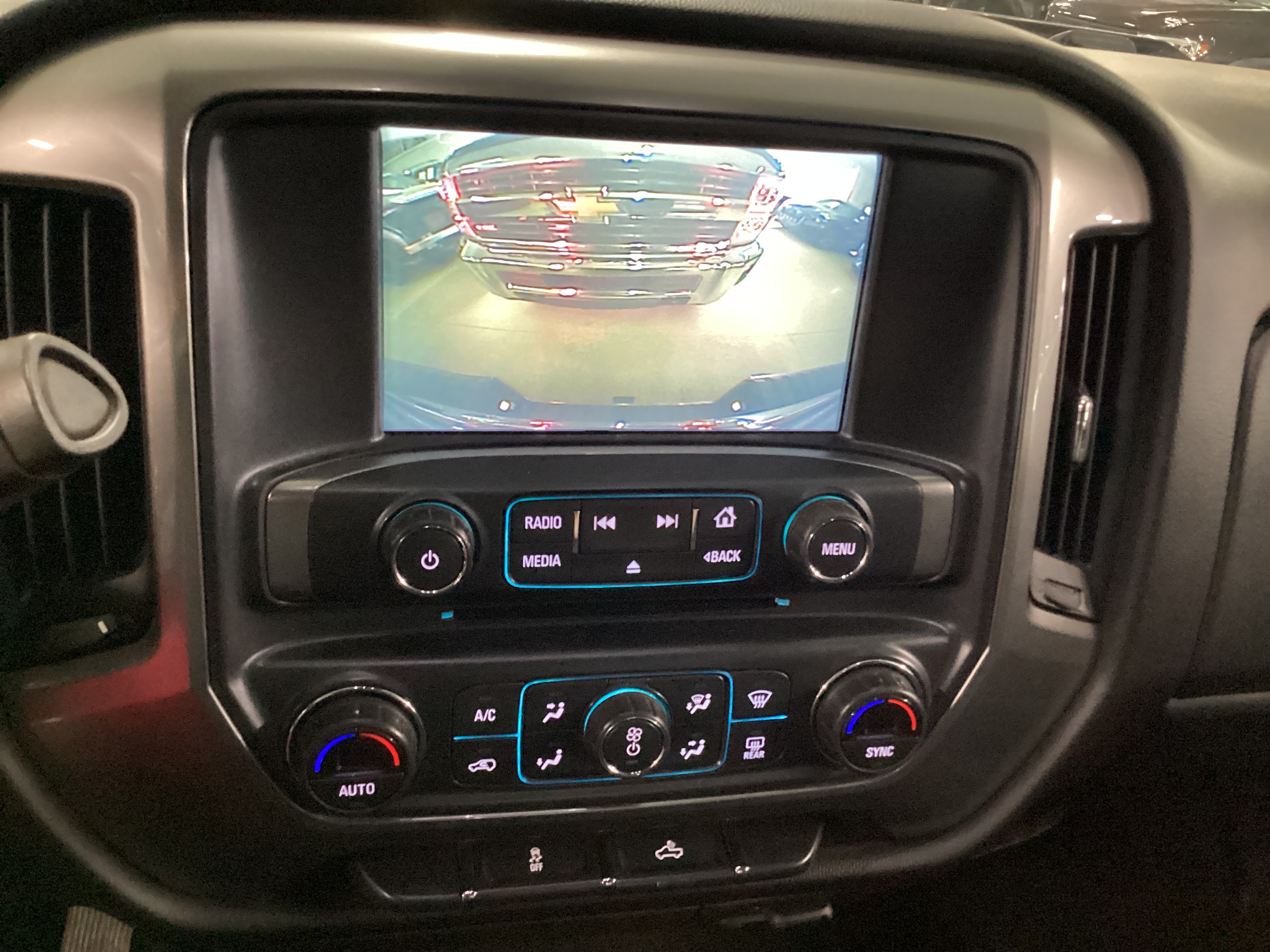 2018 CHEVROLET Silverado LT Crew Cab 4WD - Image 12