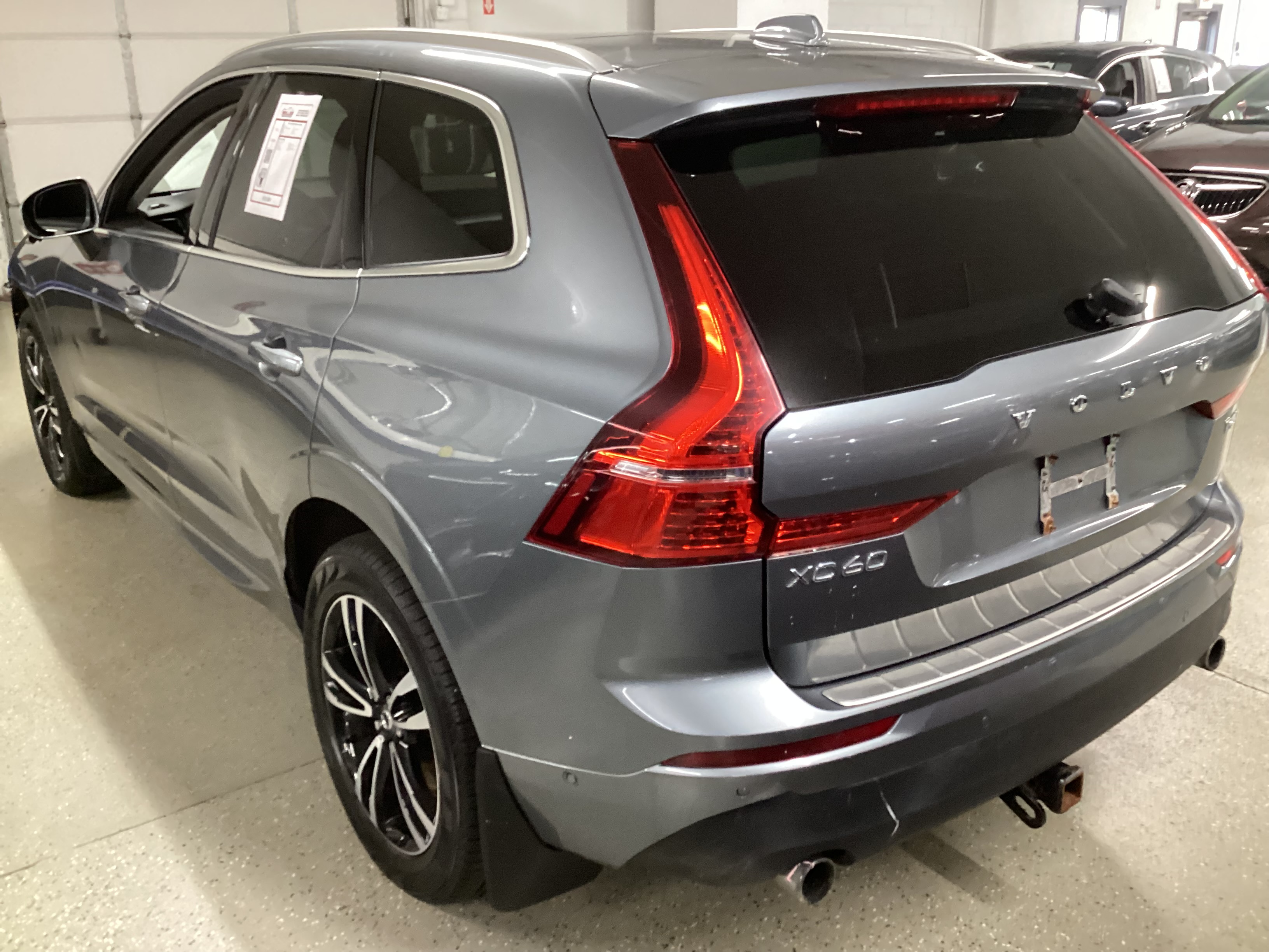 2019 VOLVO XC60 T6 AWD Momentum - Image 2