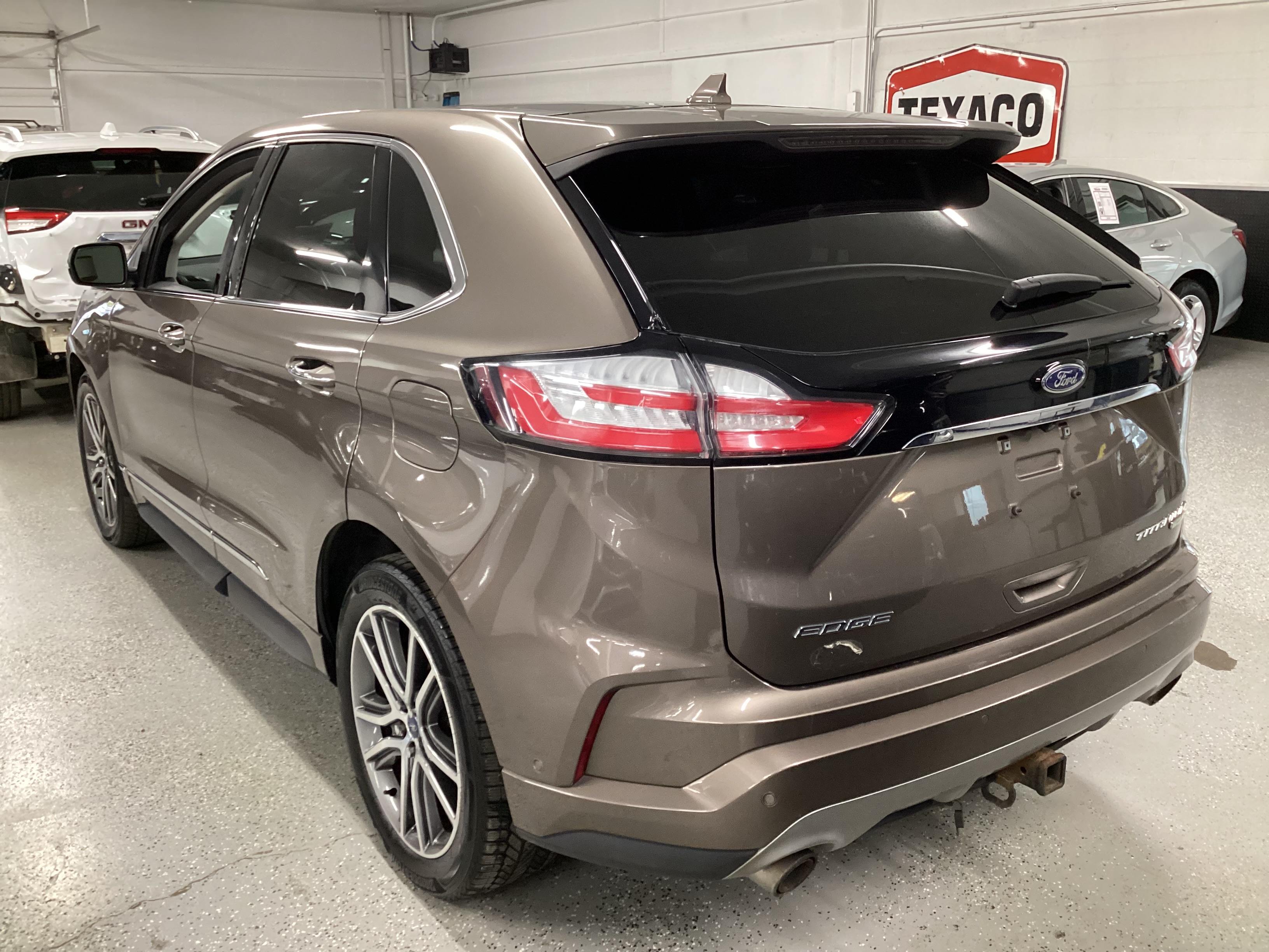 2019 FORD Edge Titanium AWD - Image 2