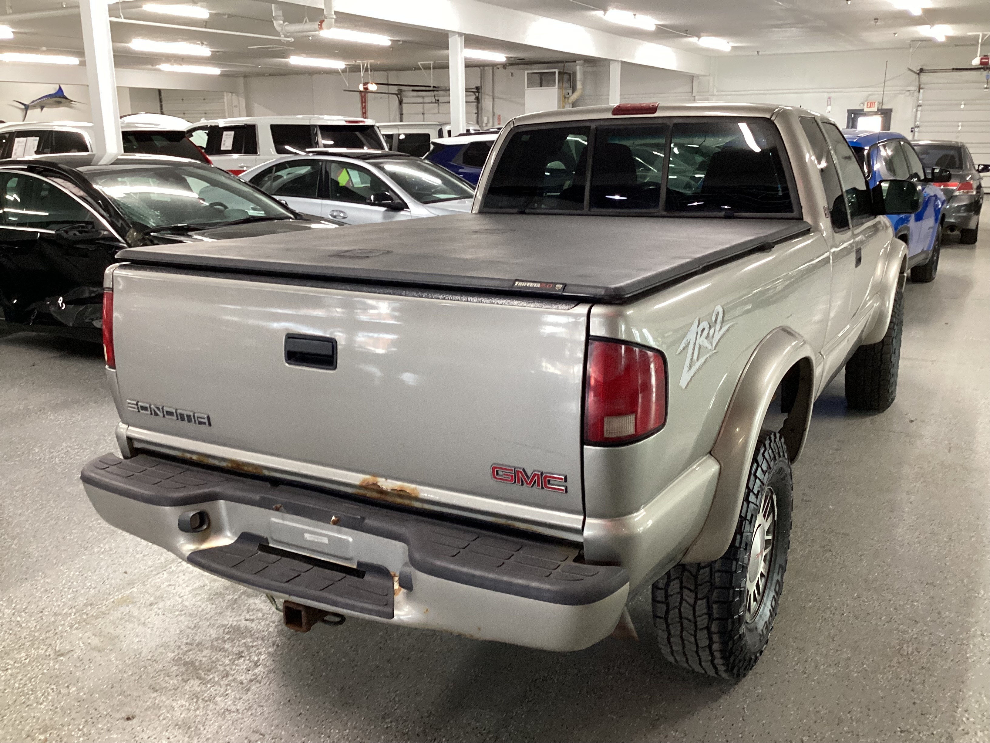 2002 GMC Sonoma Ext. Cab 4WD SLS - Image 3