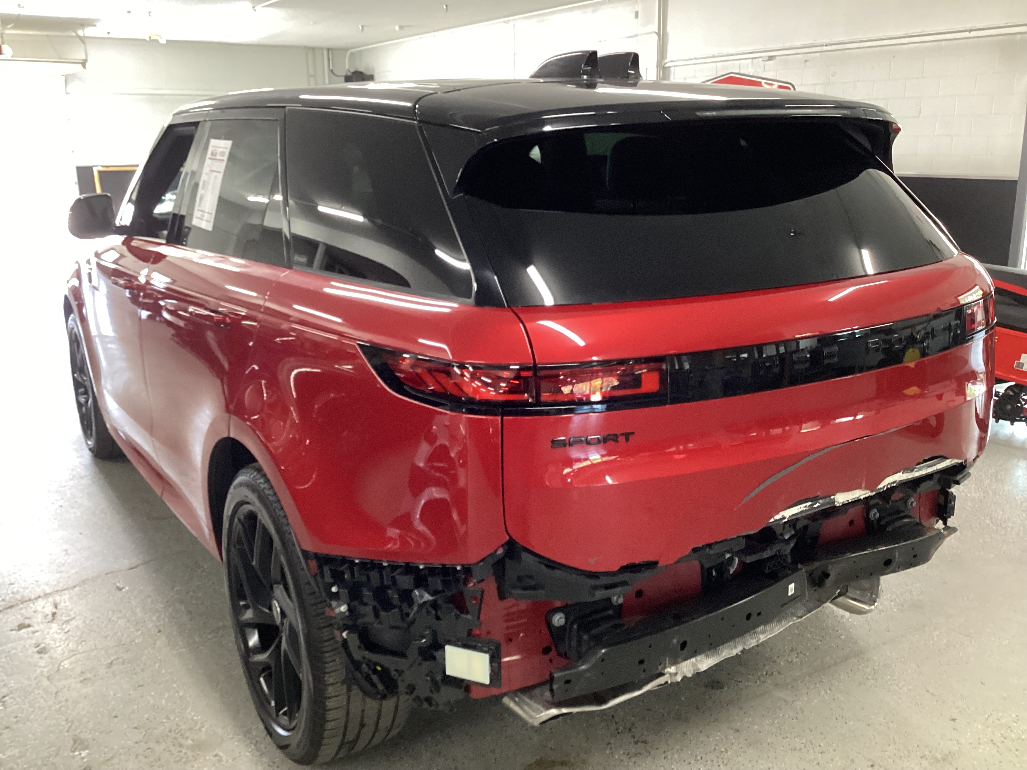 2024 LAND ROVER Range Rover Sport P400 Dynamic SE AWD - Image 2
