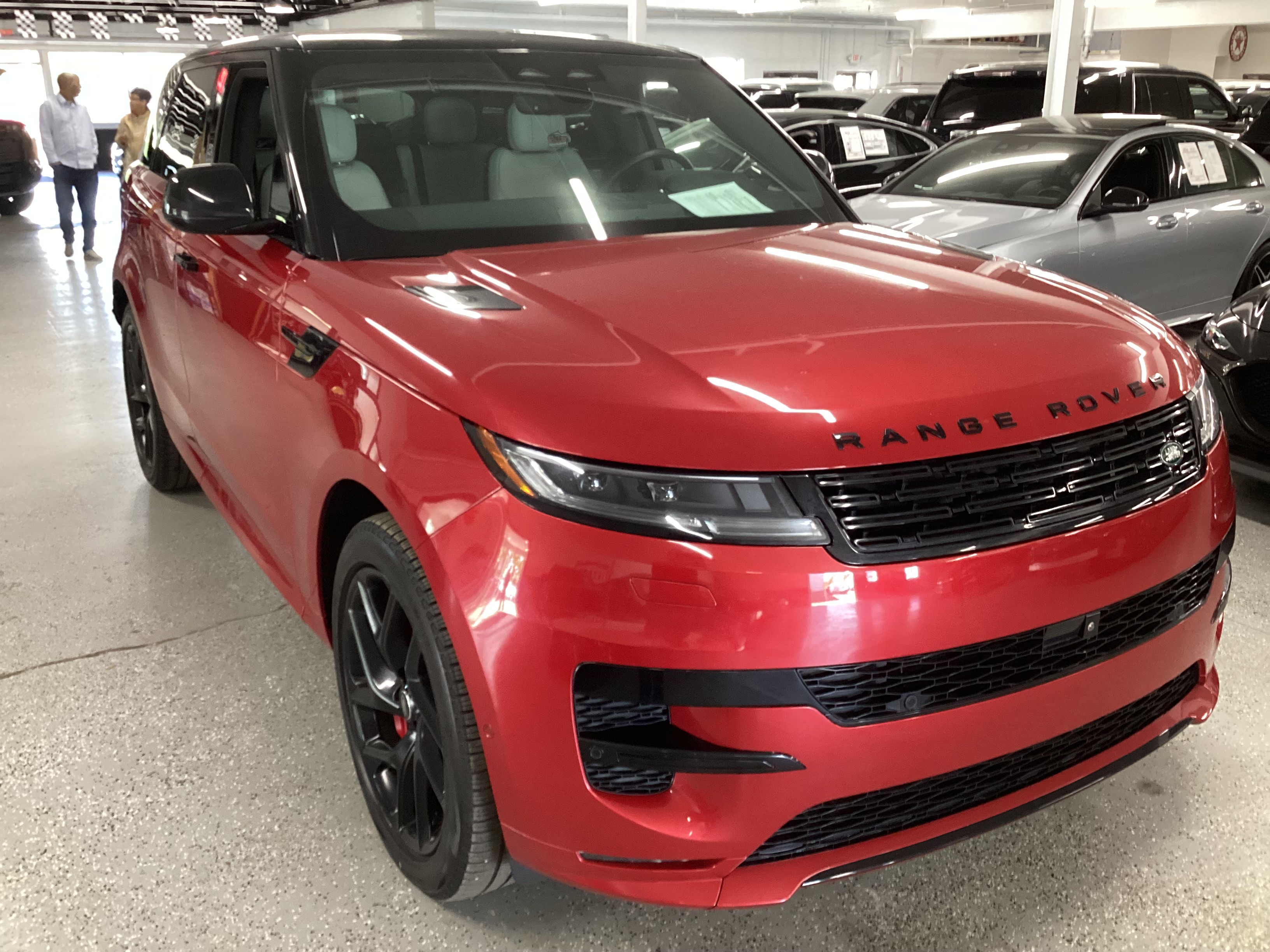 2024 LAND ROVER Range Rover Sport P400 Dynamic SE AWD - Image 4