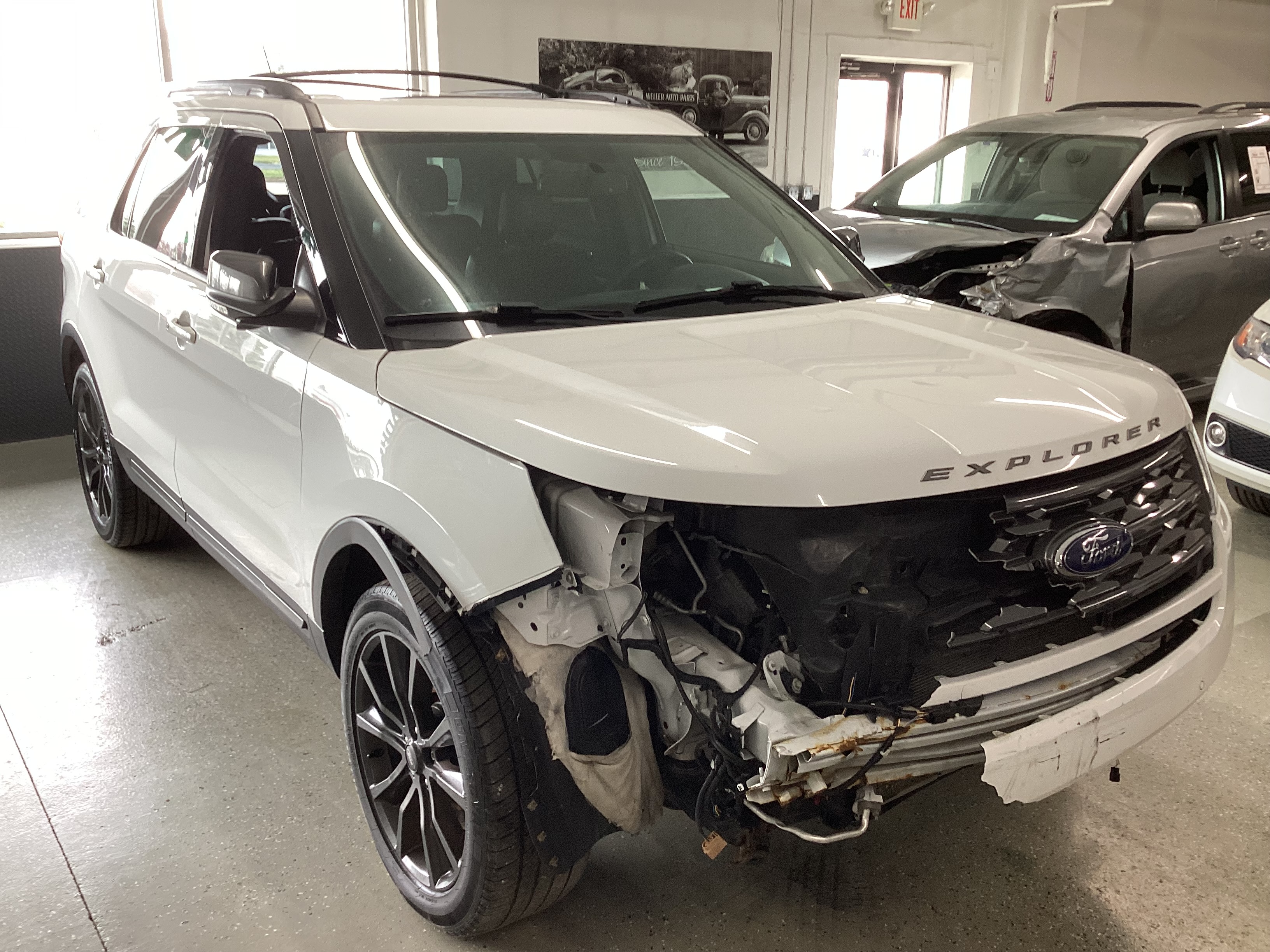 2018 FORD Explorer XLT 4WD - Image 4