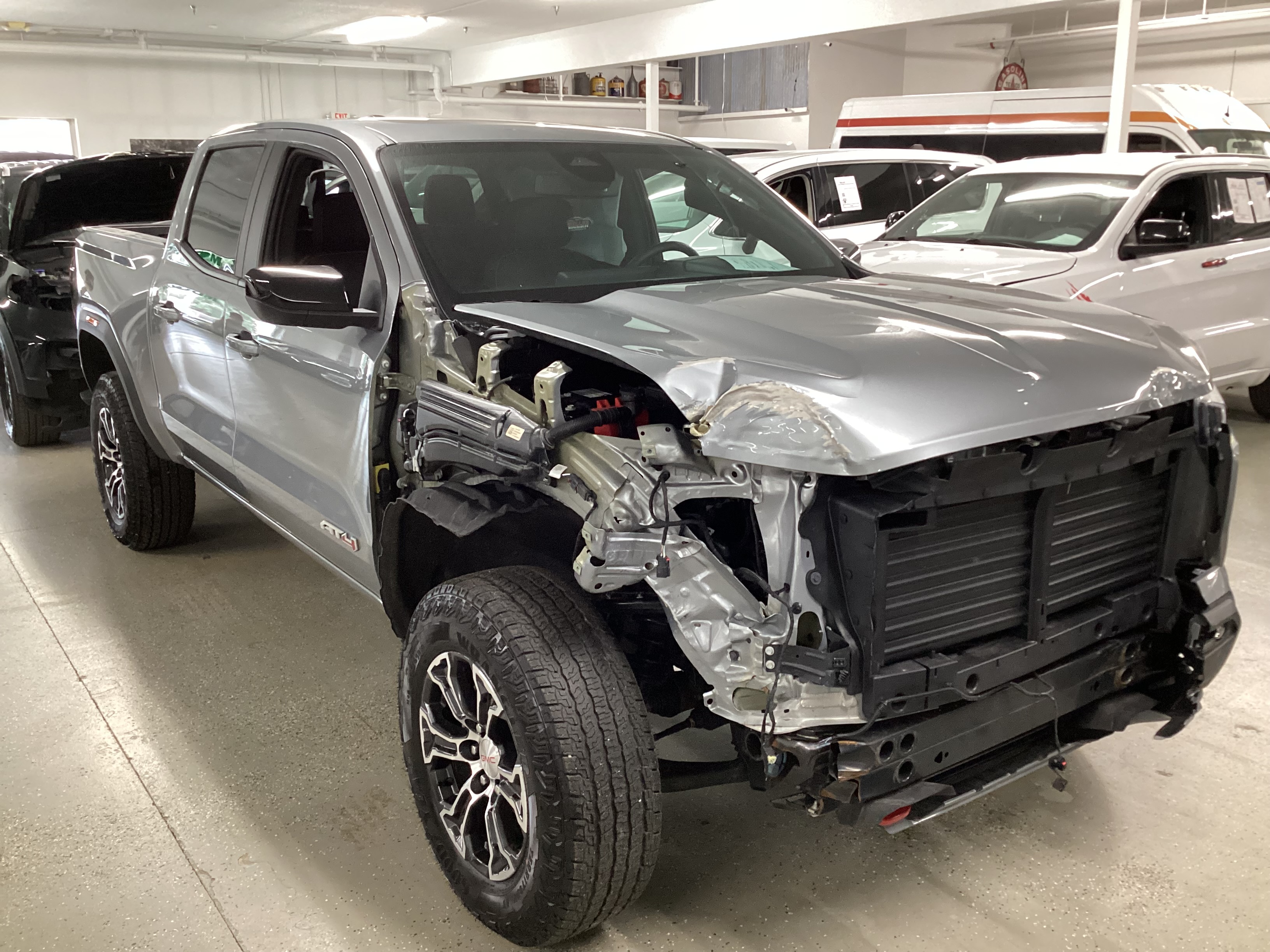 2024 GMC Canyon 4WD Crew Cab AT4 - Image 4