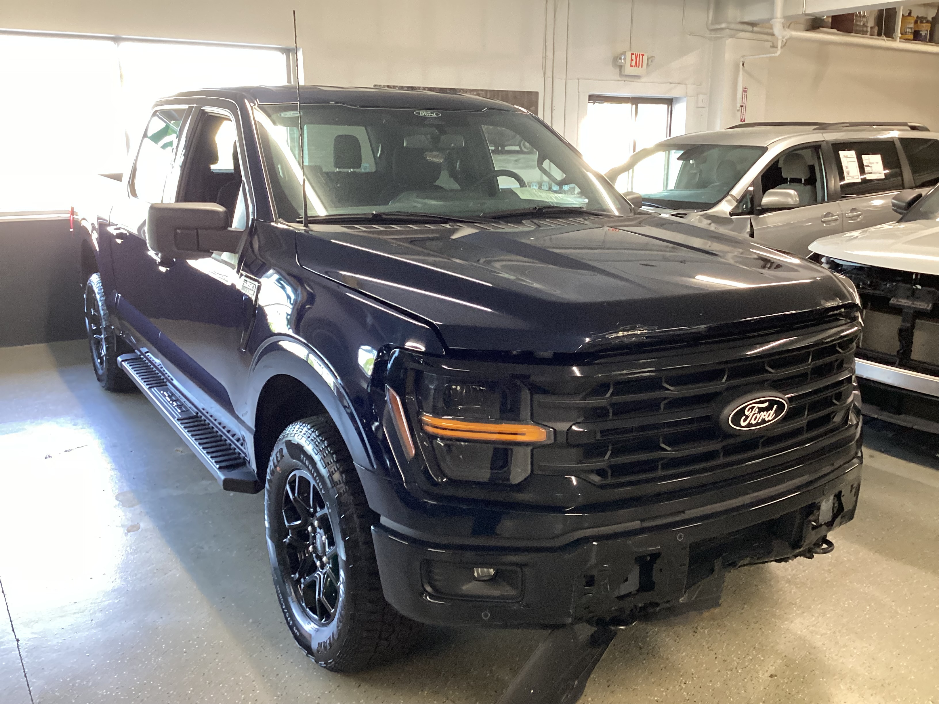 2025 FORD F-150 XLT 4WD SuperCrew - Image 4
