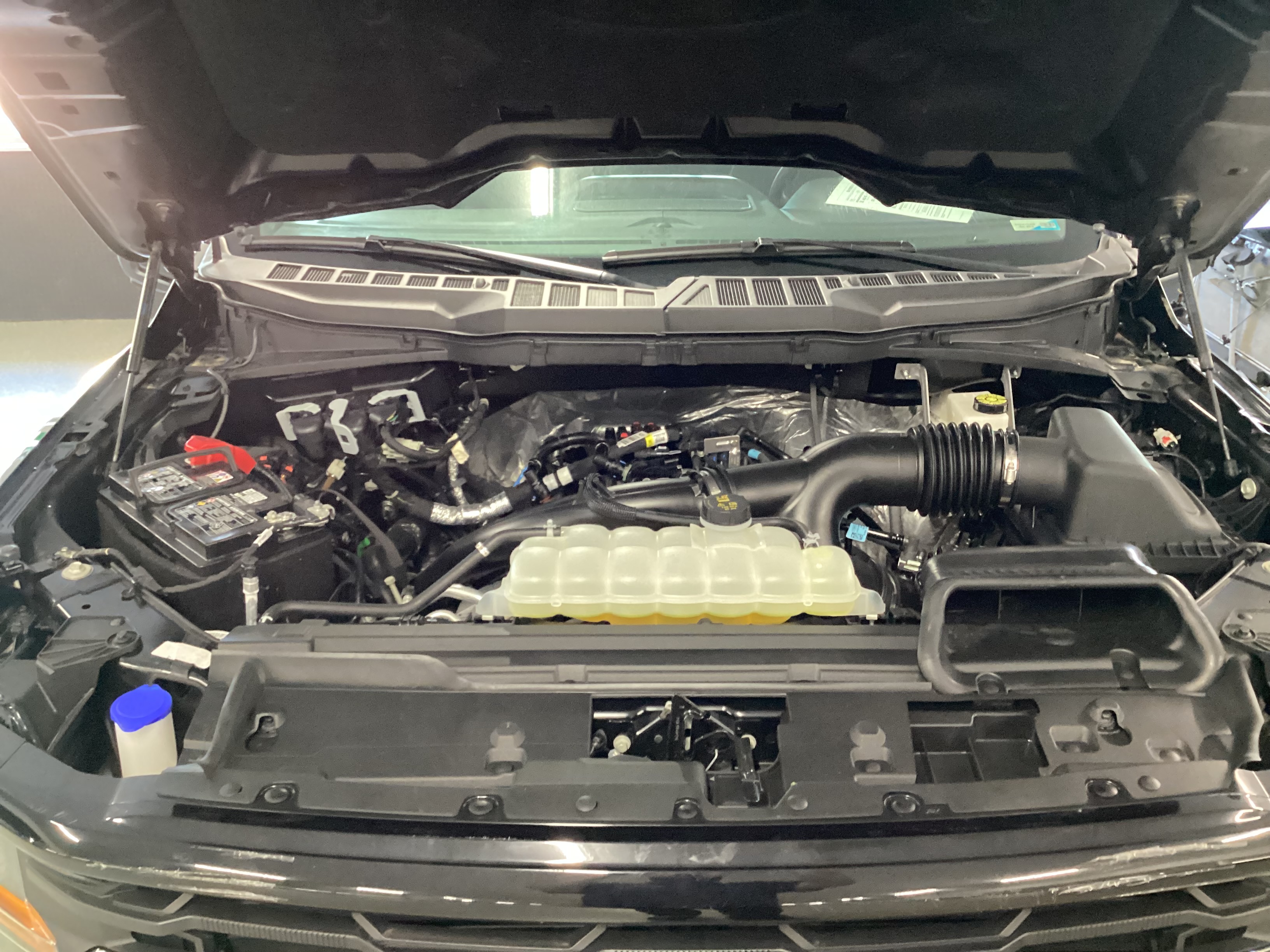 2025 FORD F-150 XLT 4WD SuperCrew - Image 6